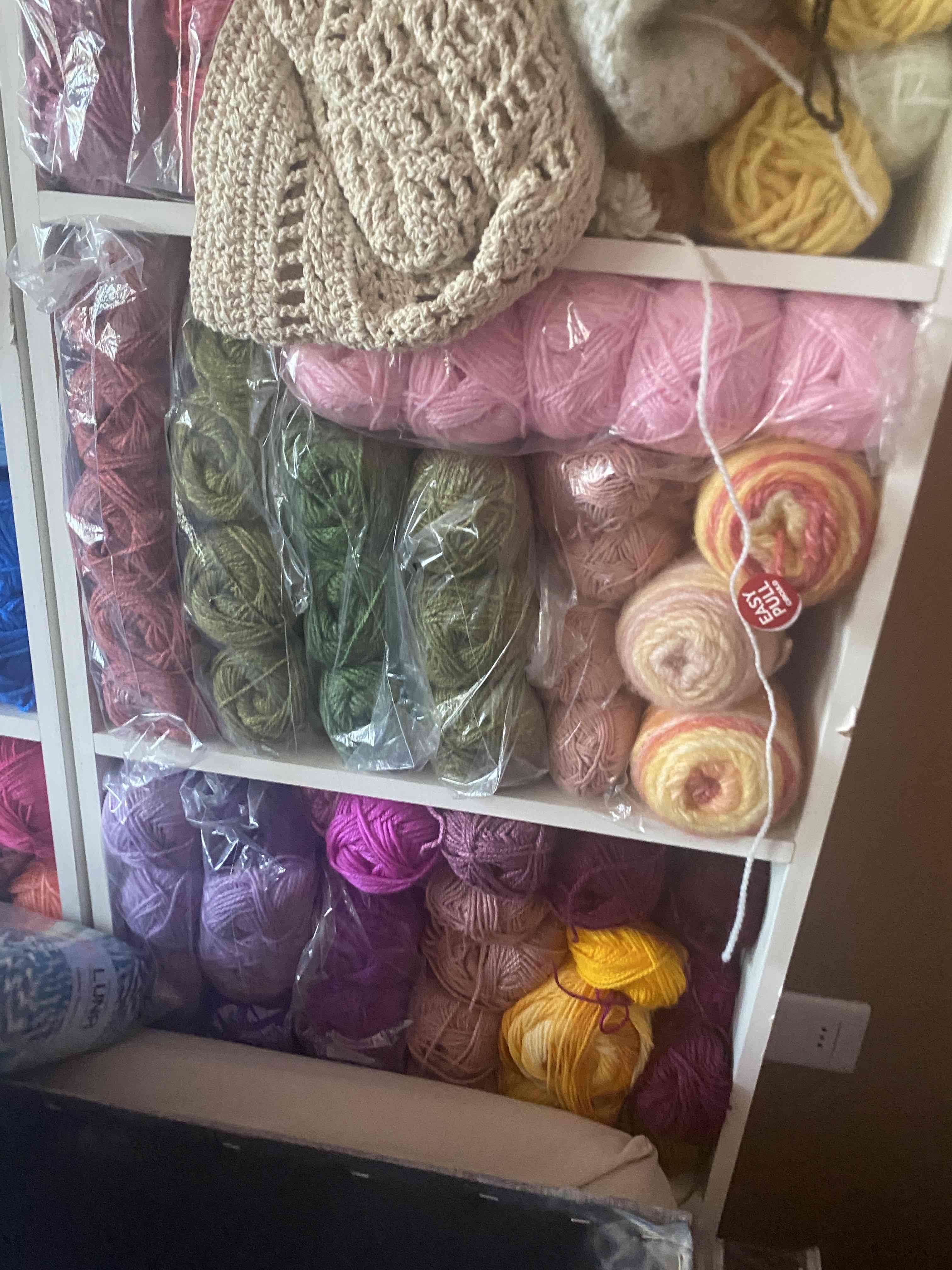 lanas de colores variados - miniatura 4