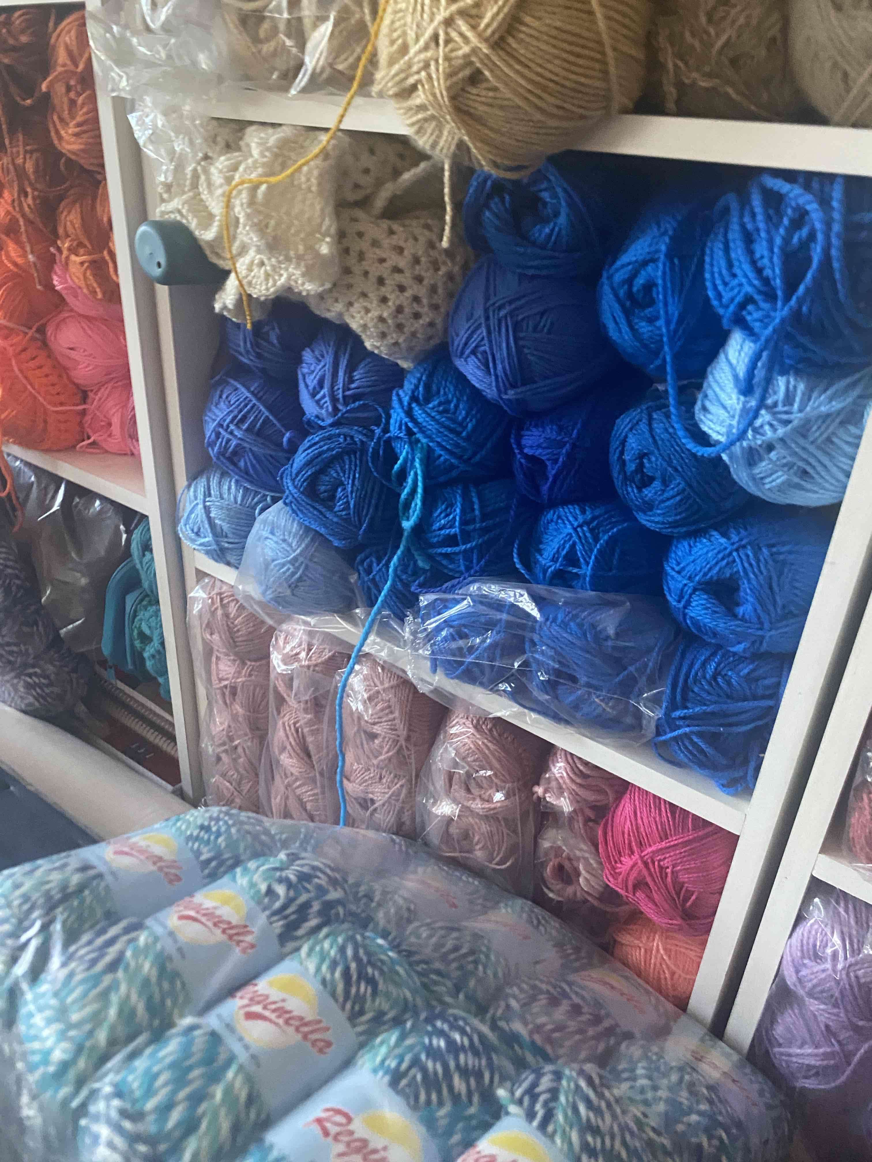 lanas de colores variados - miniatura 5