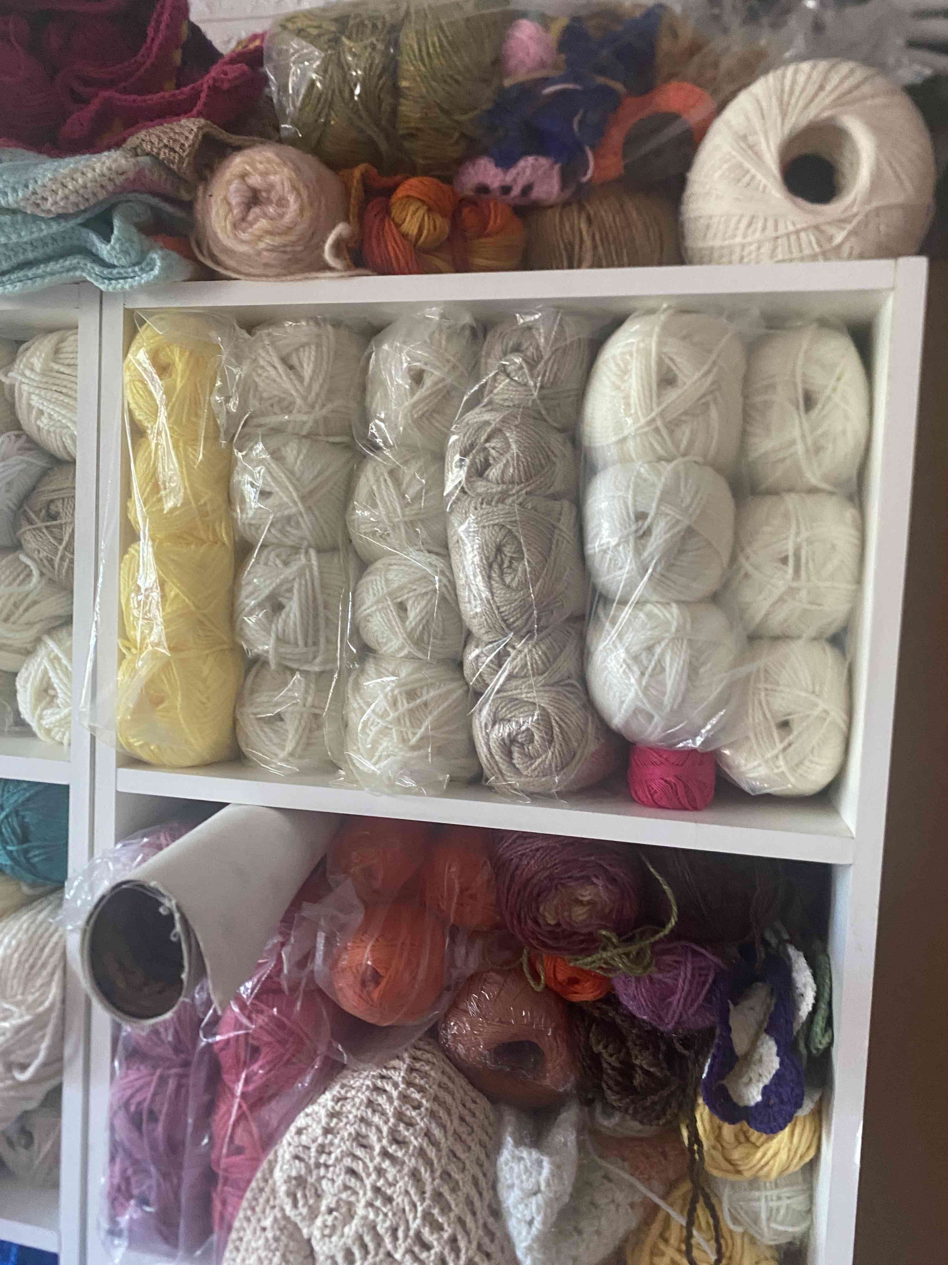 lanas de colores variados - miniatura 6