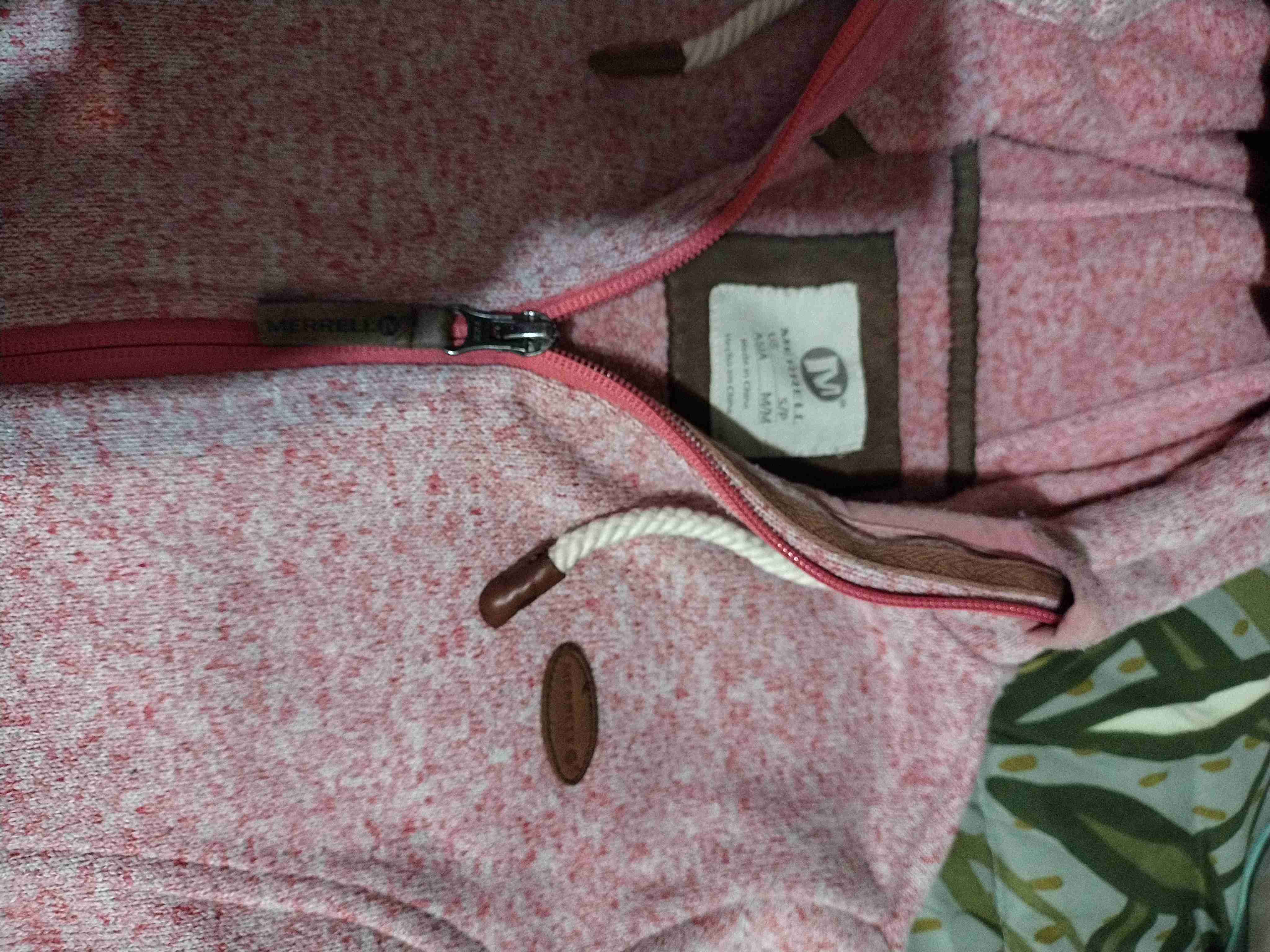 Polerón rosado con capucha Merrell - miniatura 2