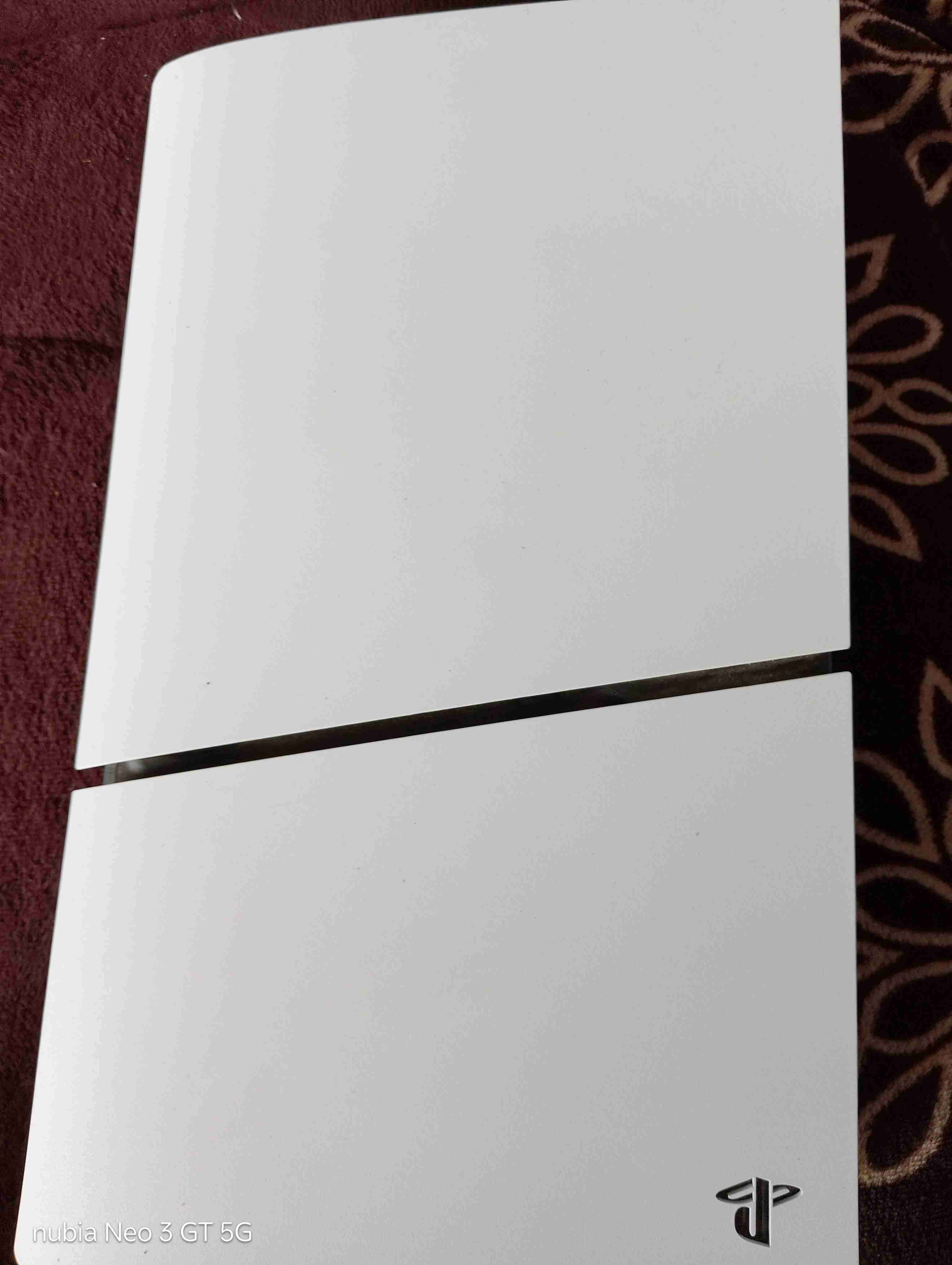 Consola de videojuegos blanca - miniatura 2