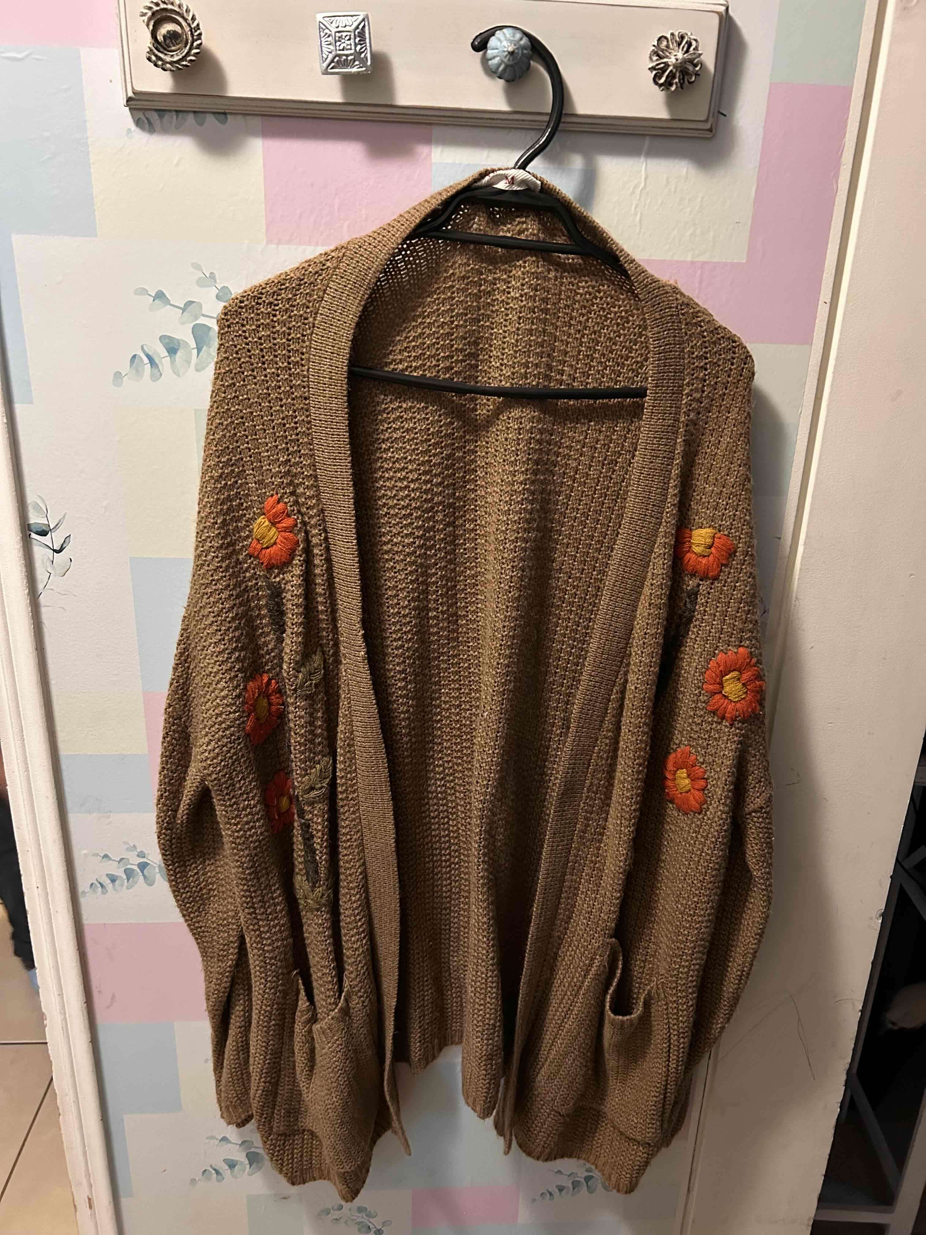 Cardigan WADOS beige con flores bordadas WAD