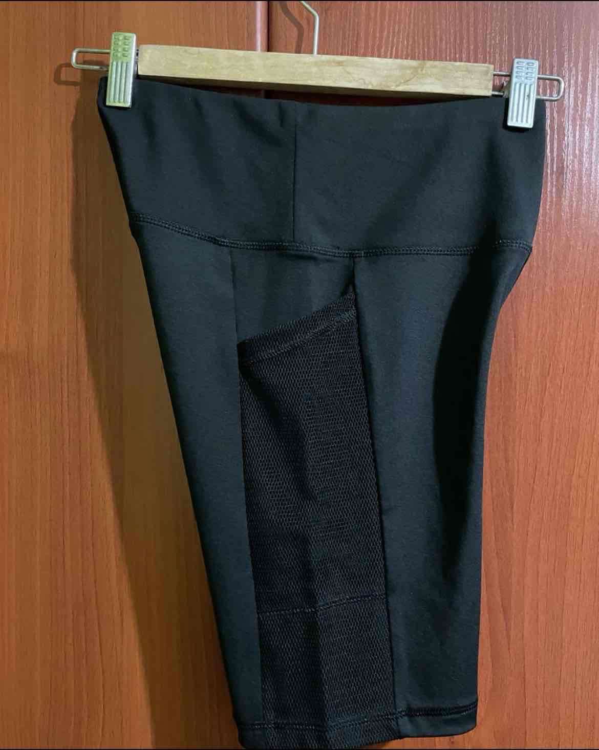 Shorts deportivos negros - 2