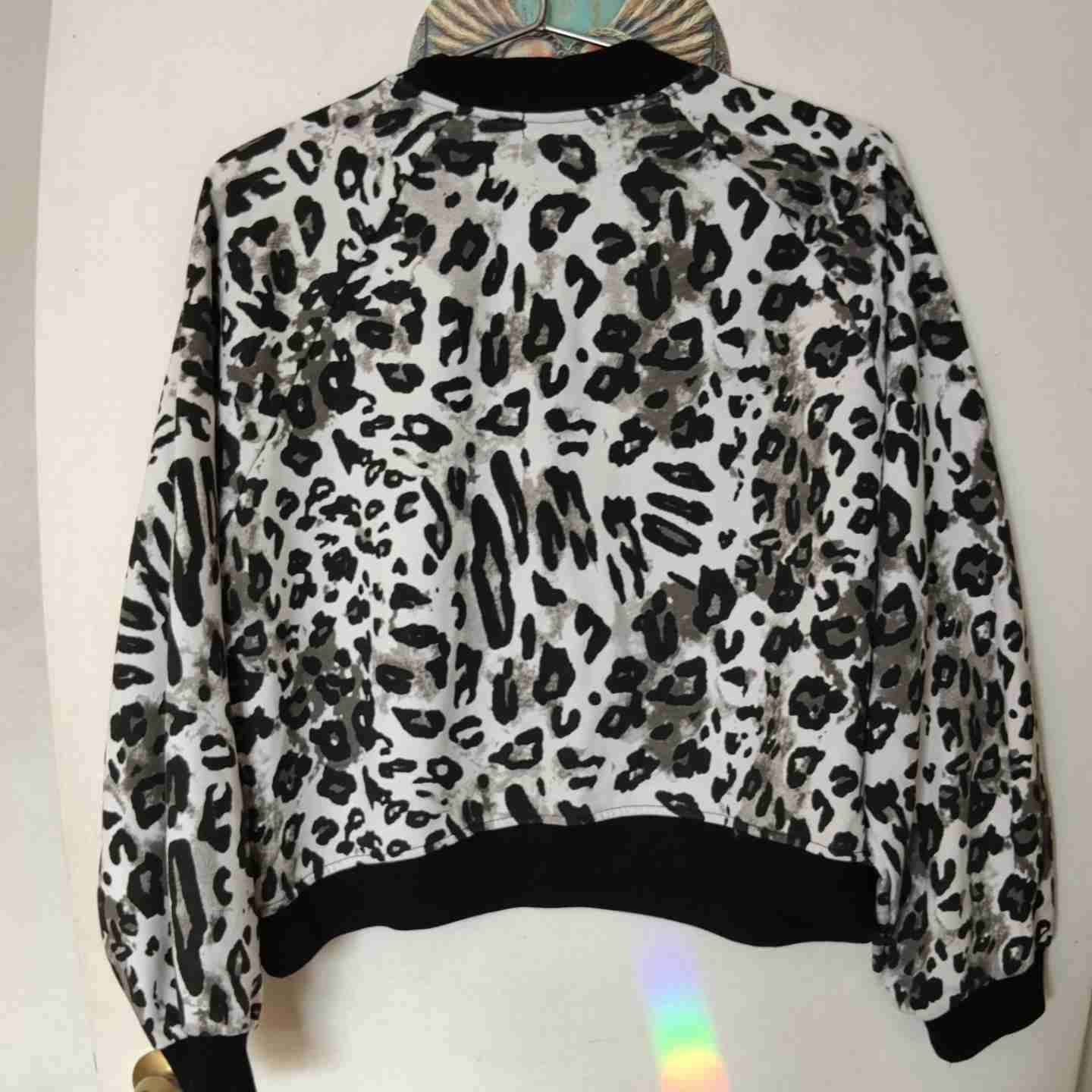 Buzo estampado animal print - miniatura 2