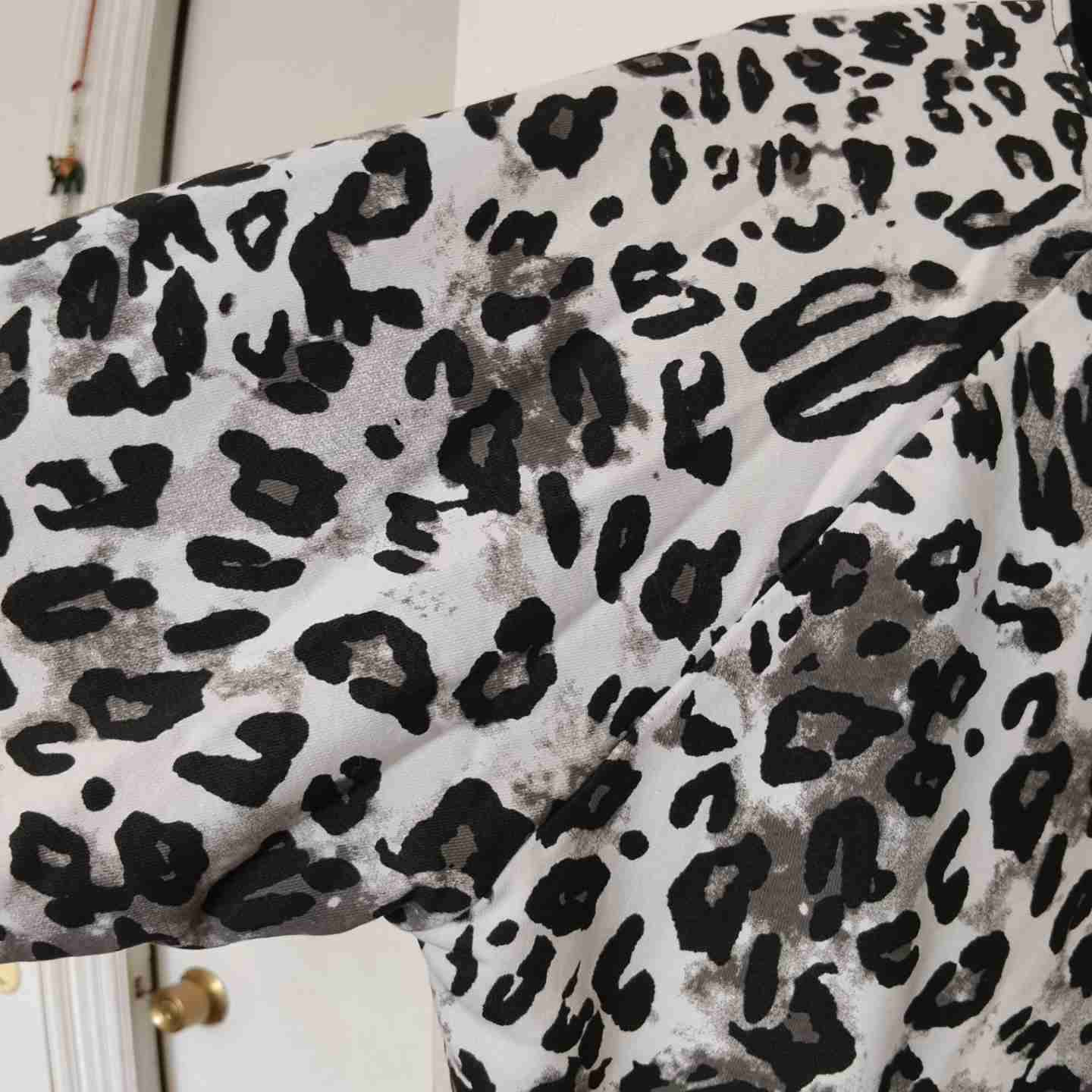 Buzo estampado animal print - miniatura 4