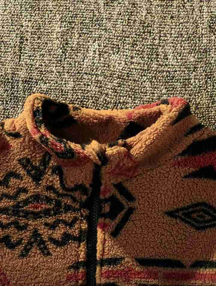 Sweater polar con estampado étnico - miniatura 3