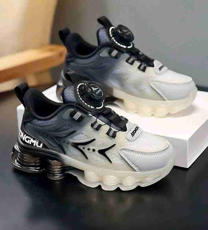 Zapatillas deportivas blancas y negras - miniatura 1