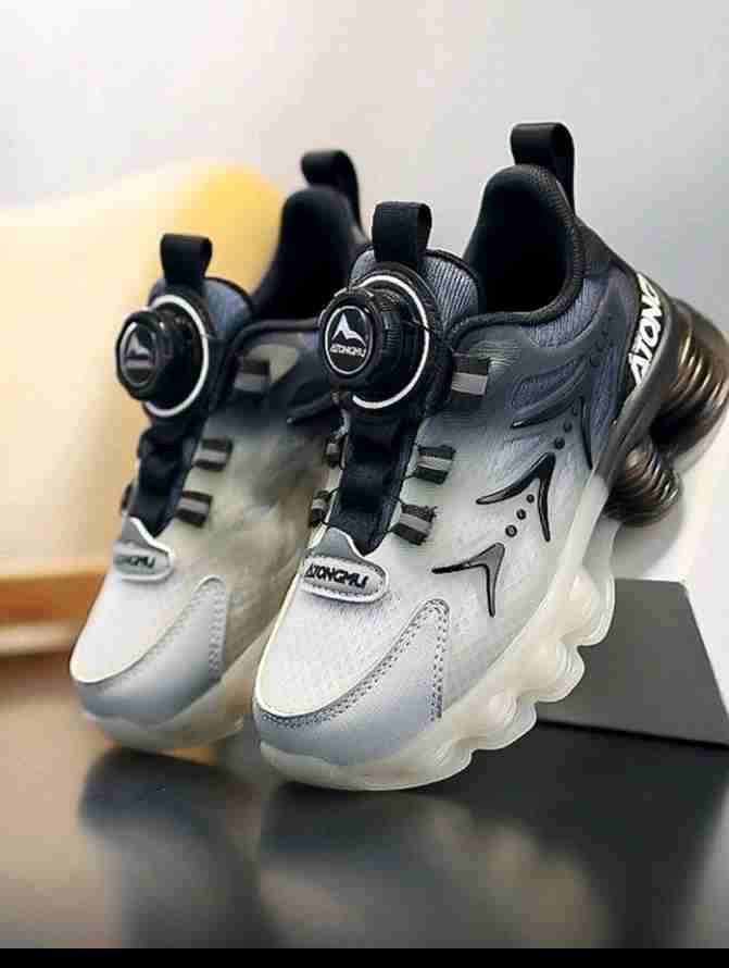 Zapatillas deportivas blancas y negras - miniatura 4