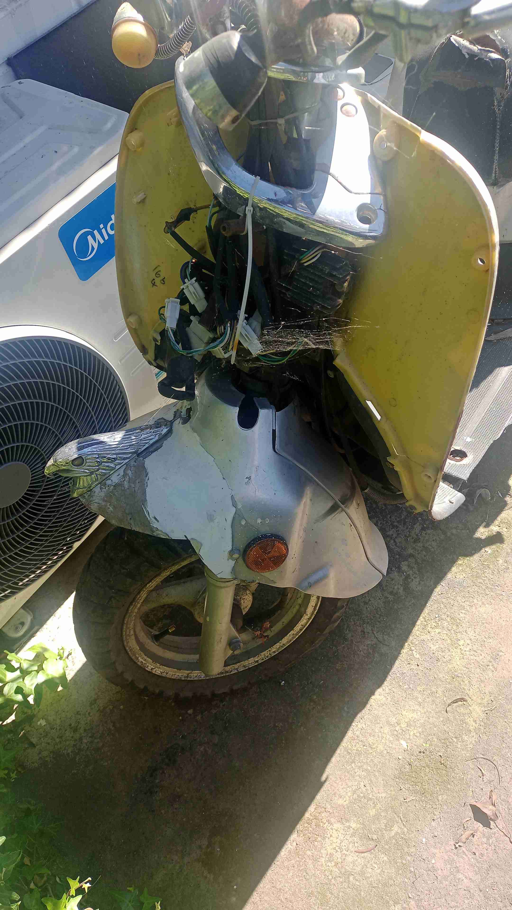 Scooter Piaggio y una takasaky - 2