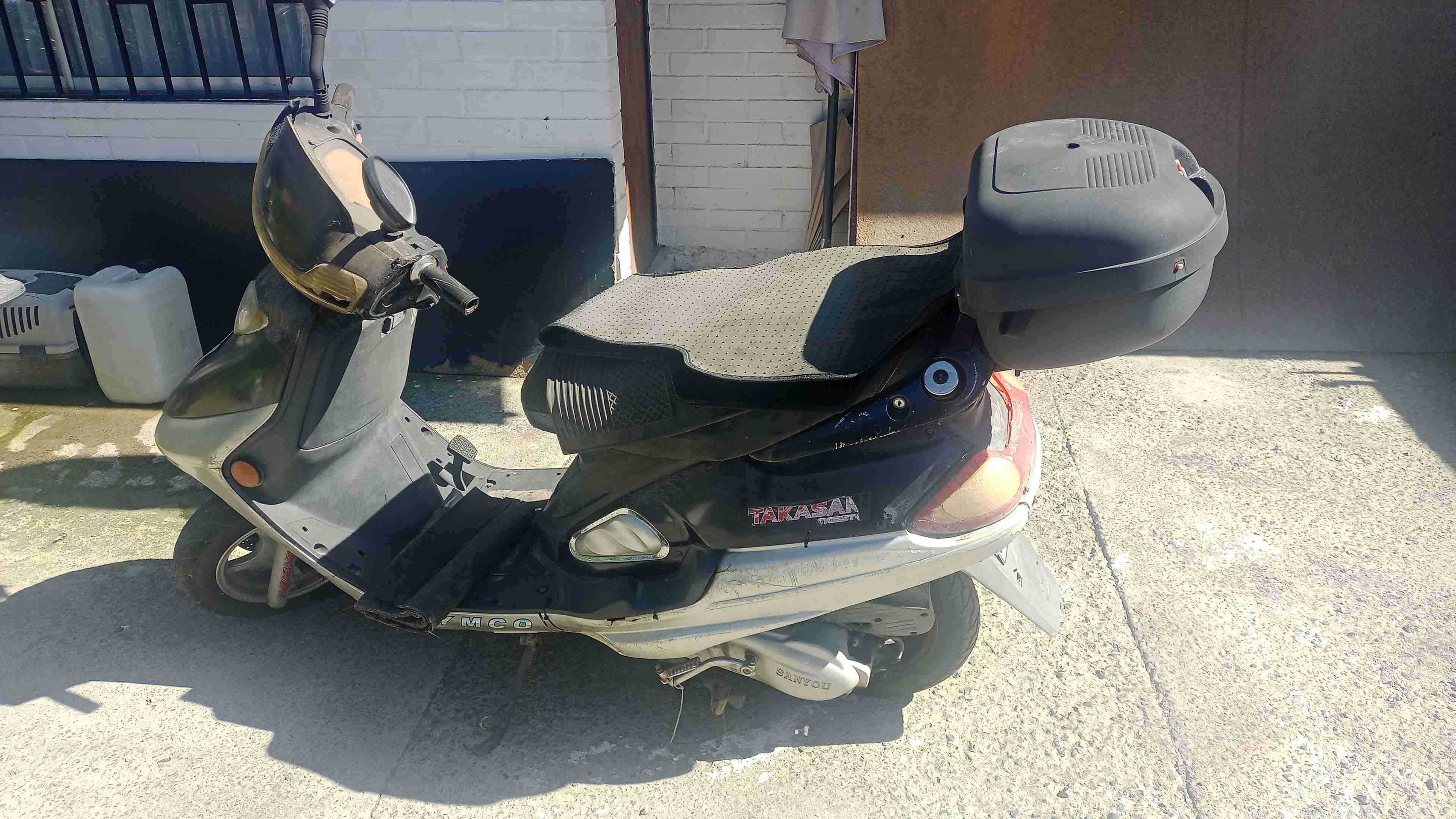 Scooter Piaggio y una takasaky - 4