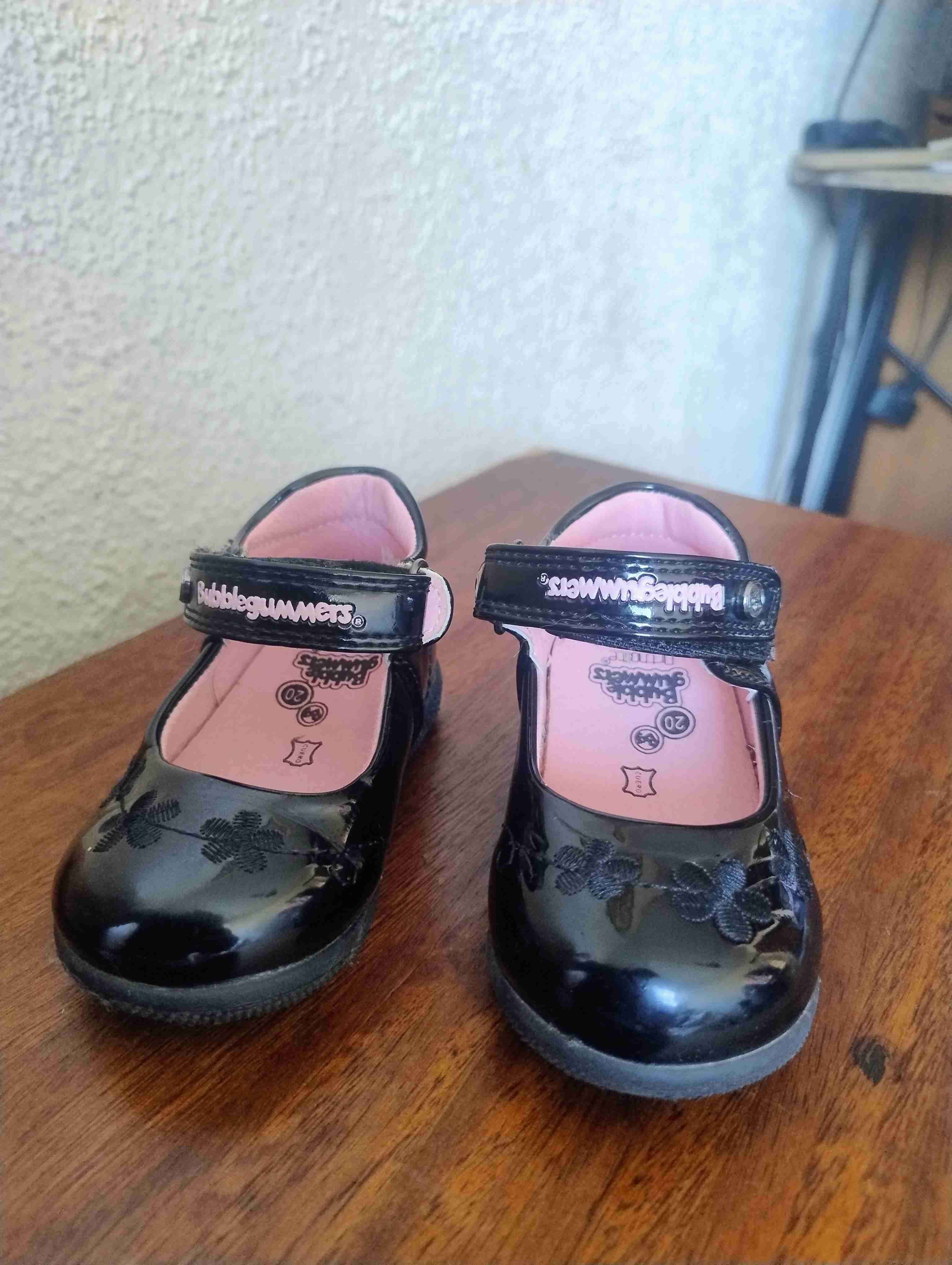 Zapatos charol talla 20 Bubblegummers - miniatura 1