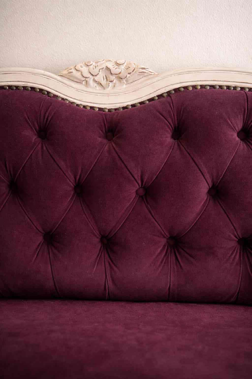 Sofá Chesterfield burdeo capitoné 150 cm - miniatura 2