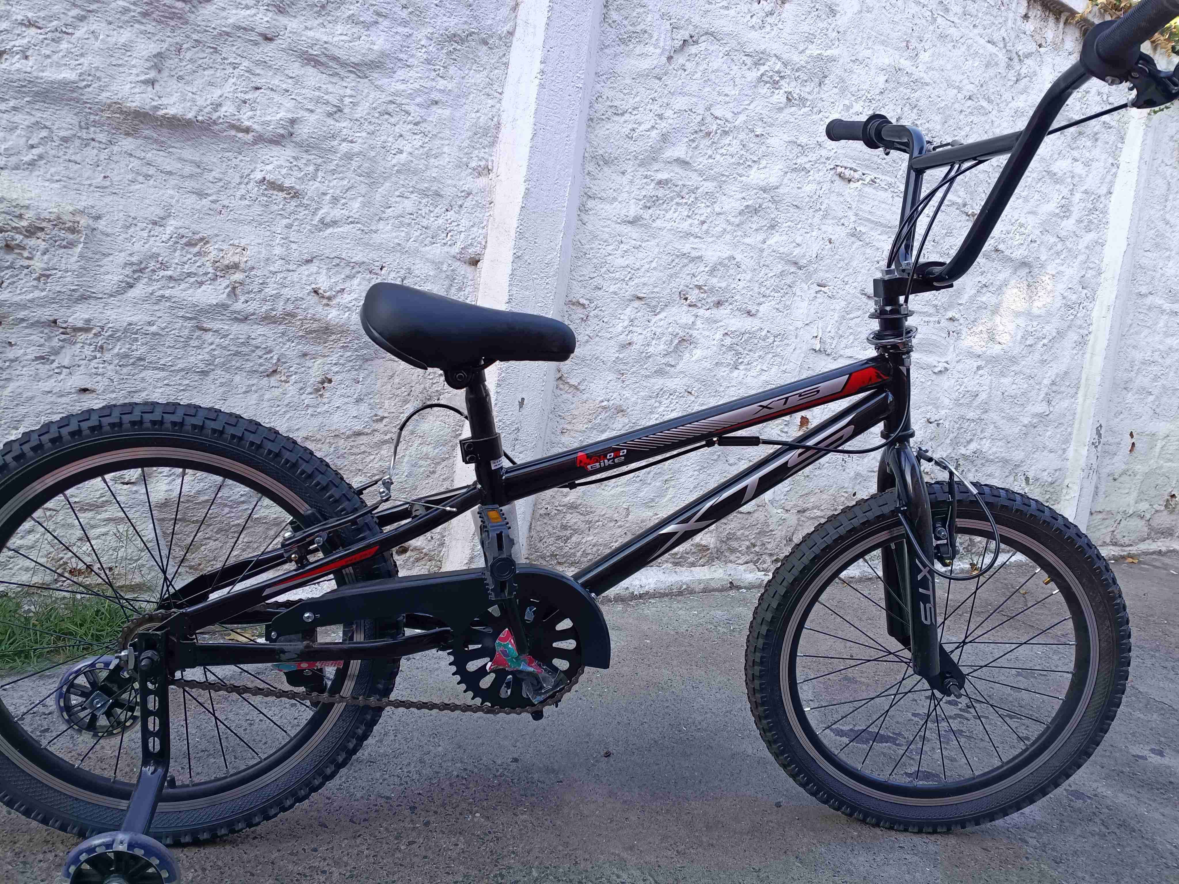 Bicicleta infantil negra con ruedas - 4