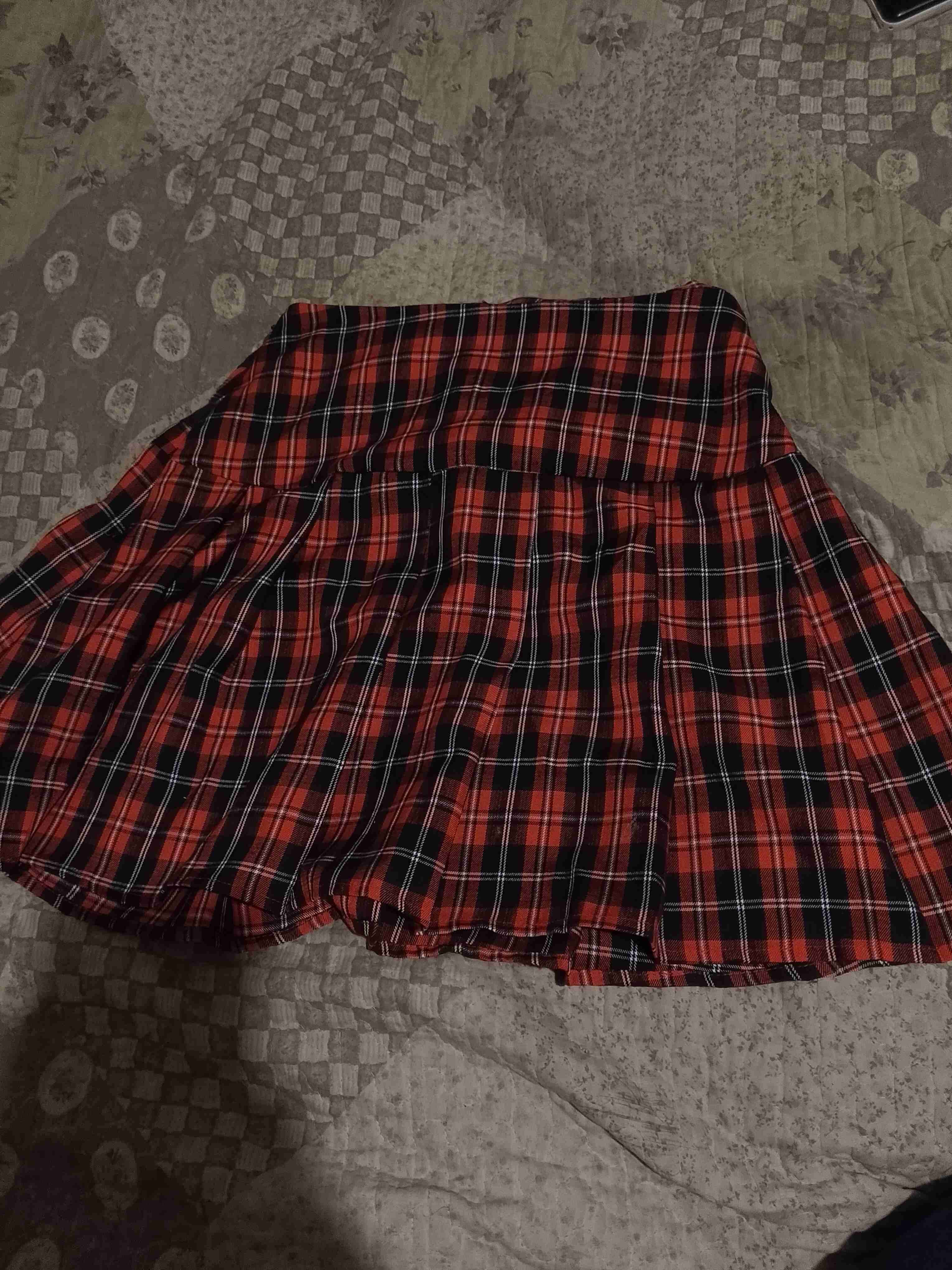 Falda escocesa roja con cadena - miniatura 2