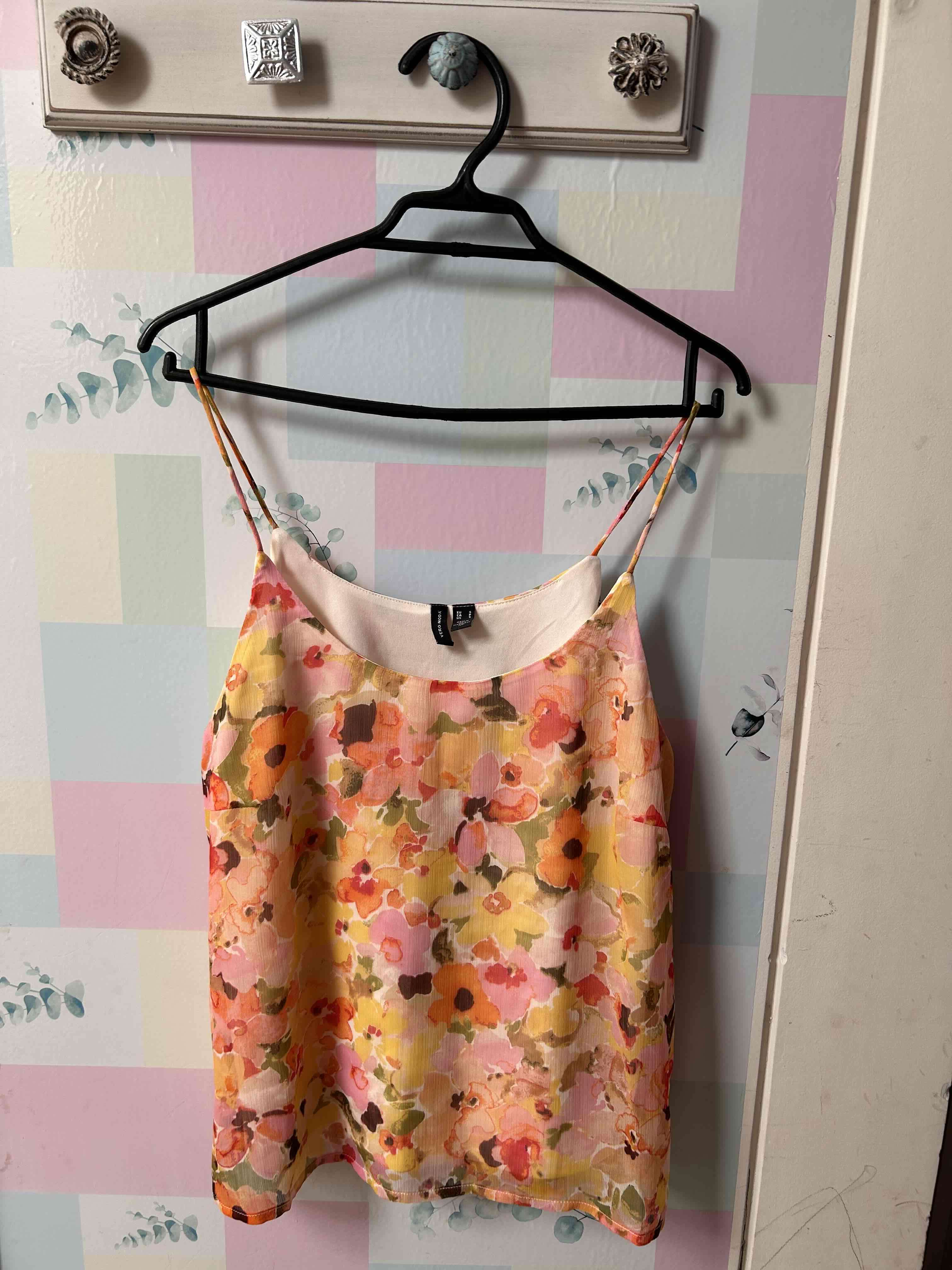 Blusa de tirantes floral multicolor