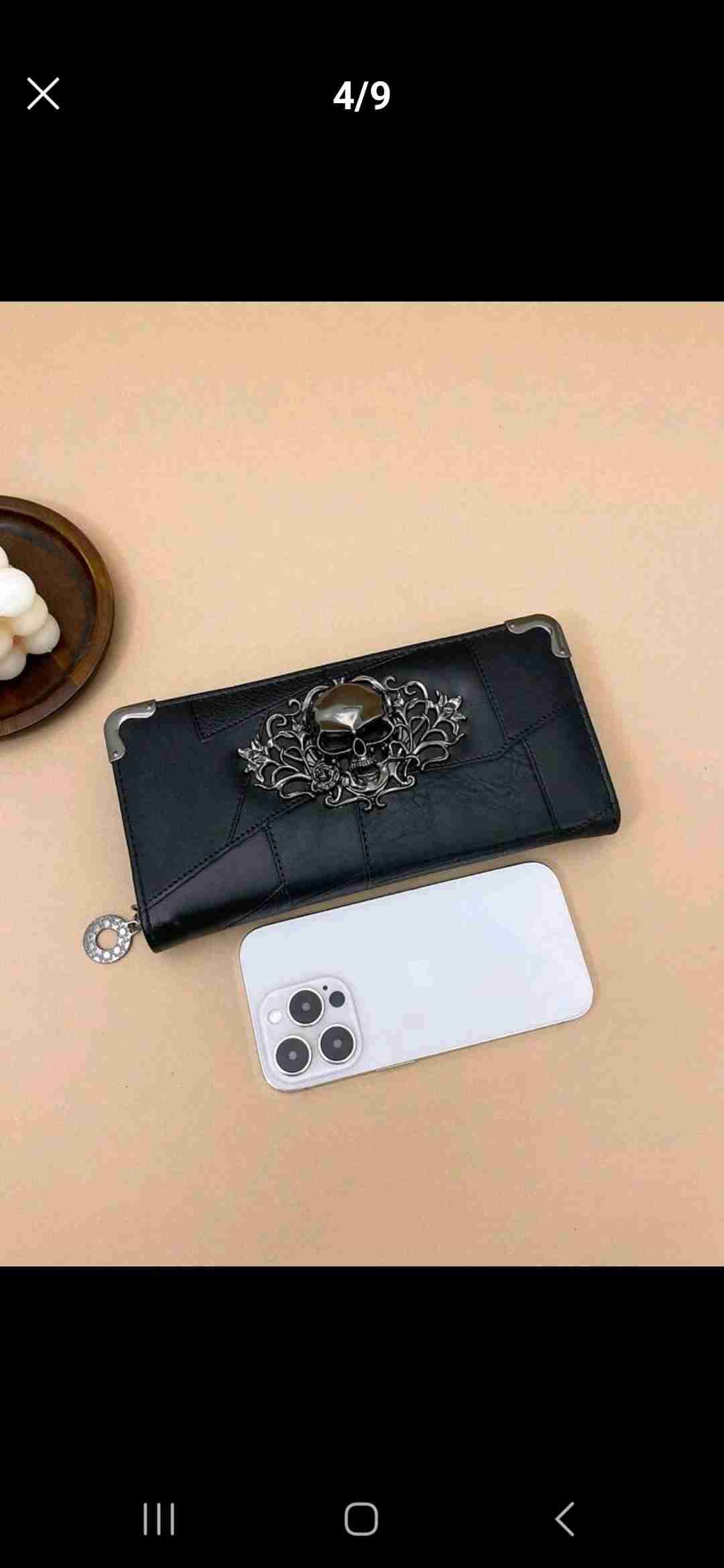 Cartera negra con diseño de calavera - miniatura 1