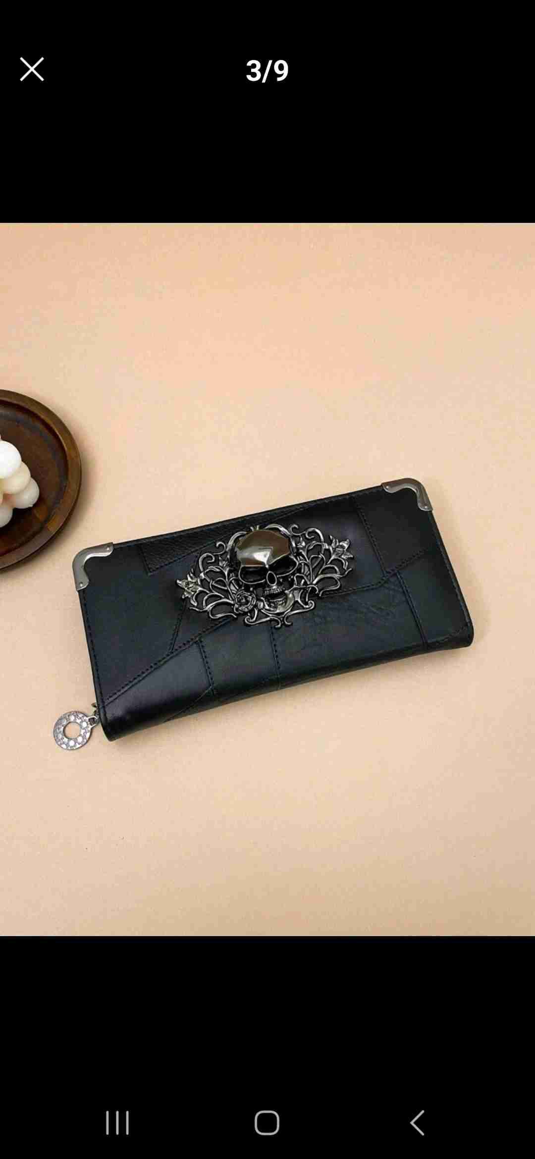 Cartera negra con diseño de calavera - miniatura 2