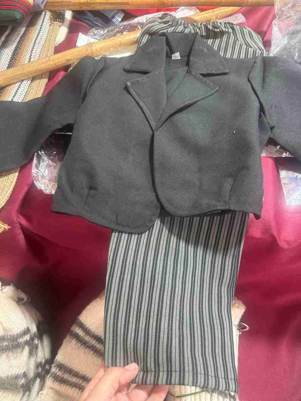 Traje tradicional infantil negro