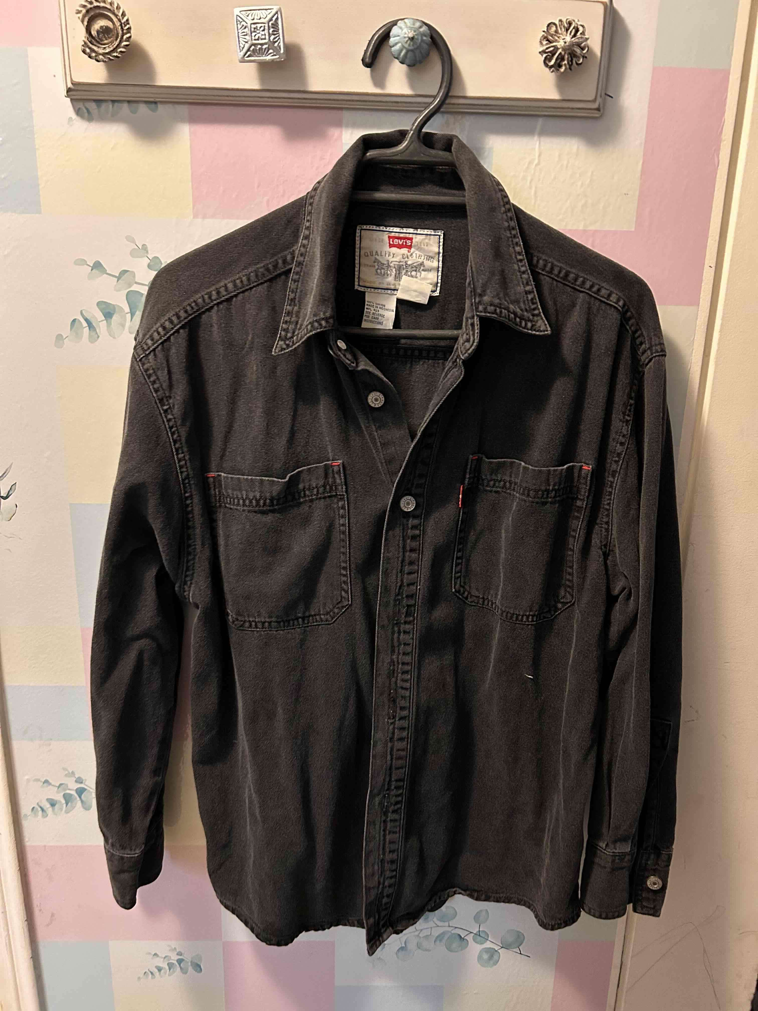 Camisa LEVI’S negra de mezclilla