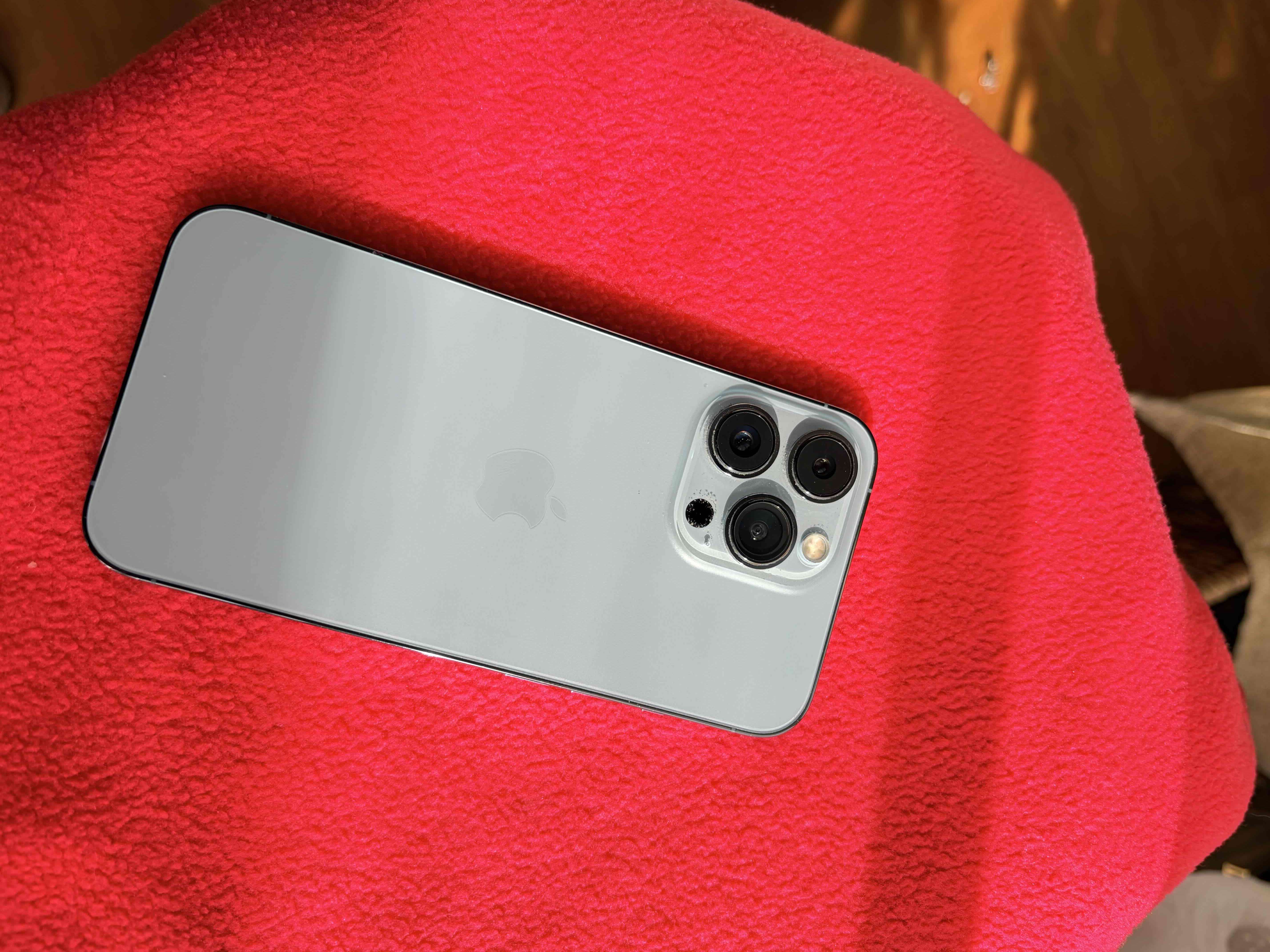 iPhone 13 Pro, en buen estado rendimiento batería - miniatura 3