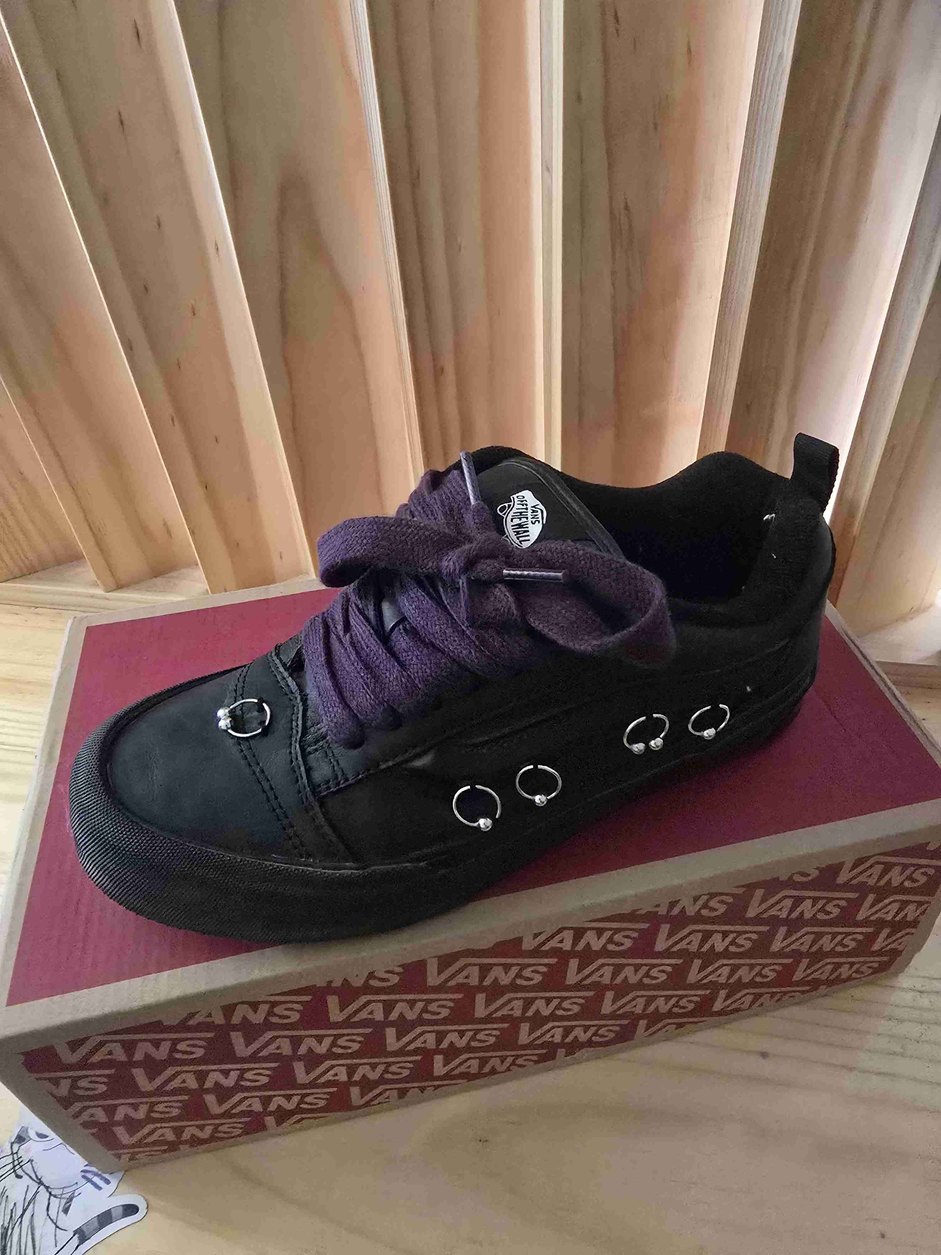 Zapatillas negras Vans con detalles - miniatura 1