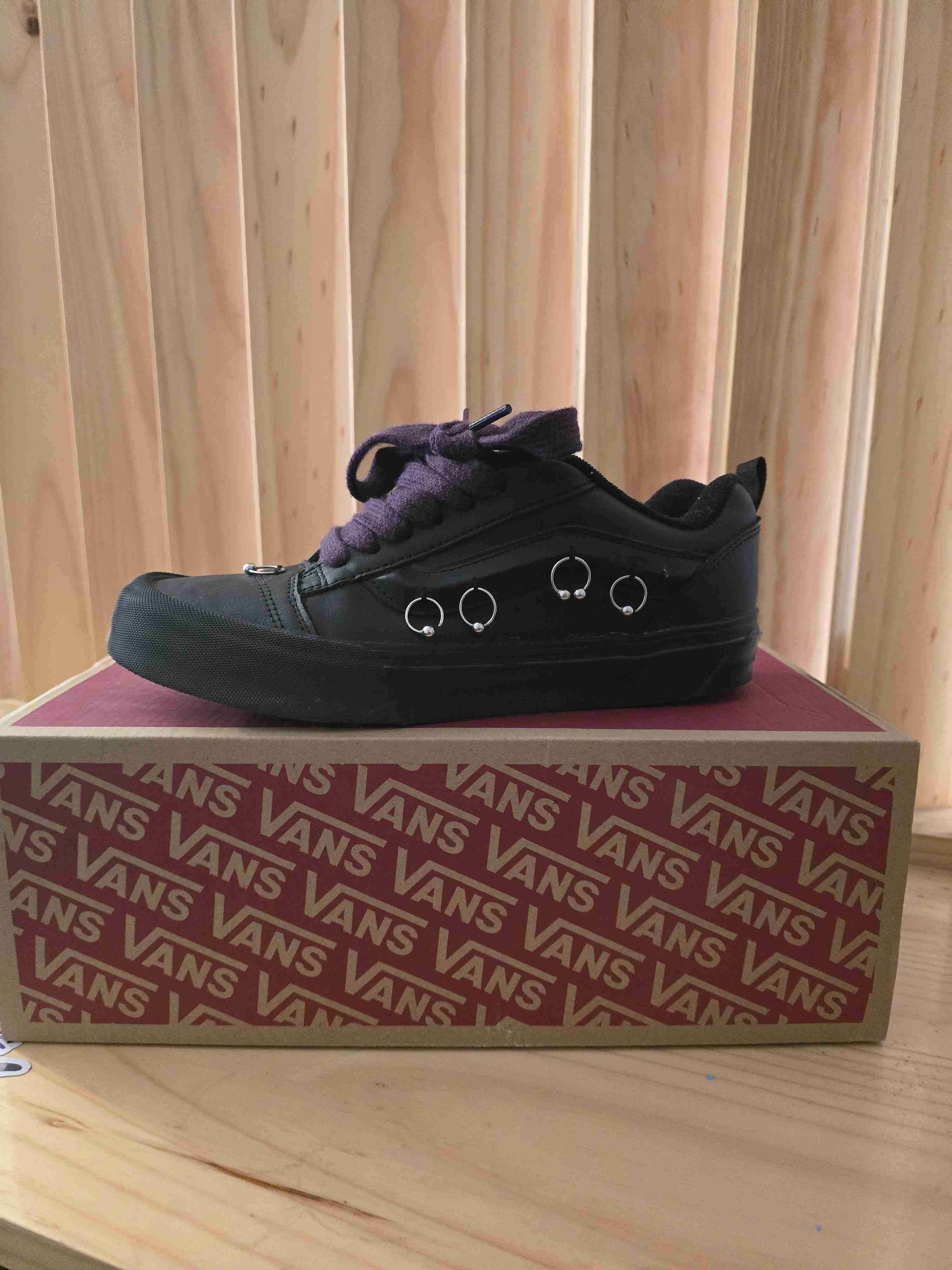 Zapatillas negras Vans con detalles - miniatura 2