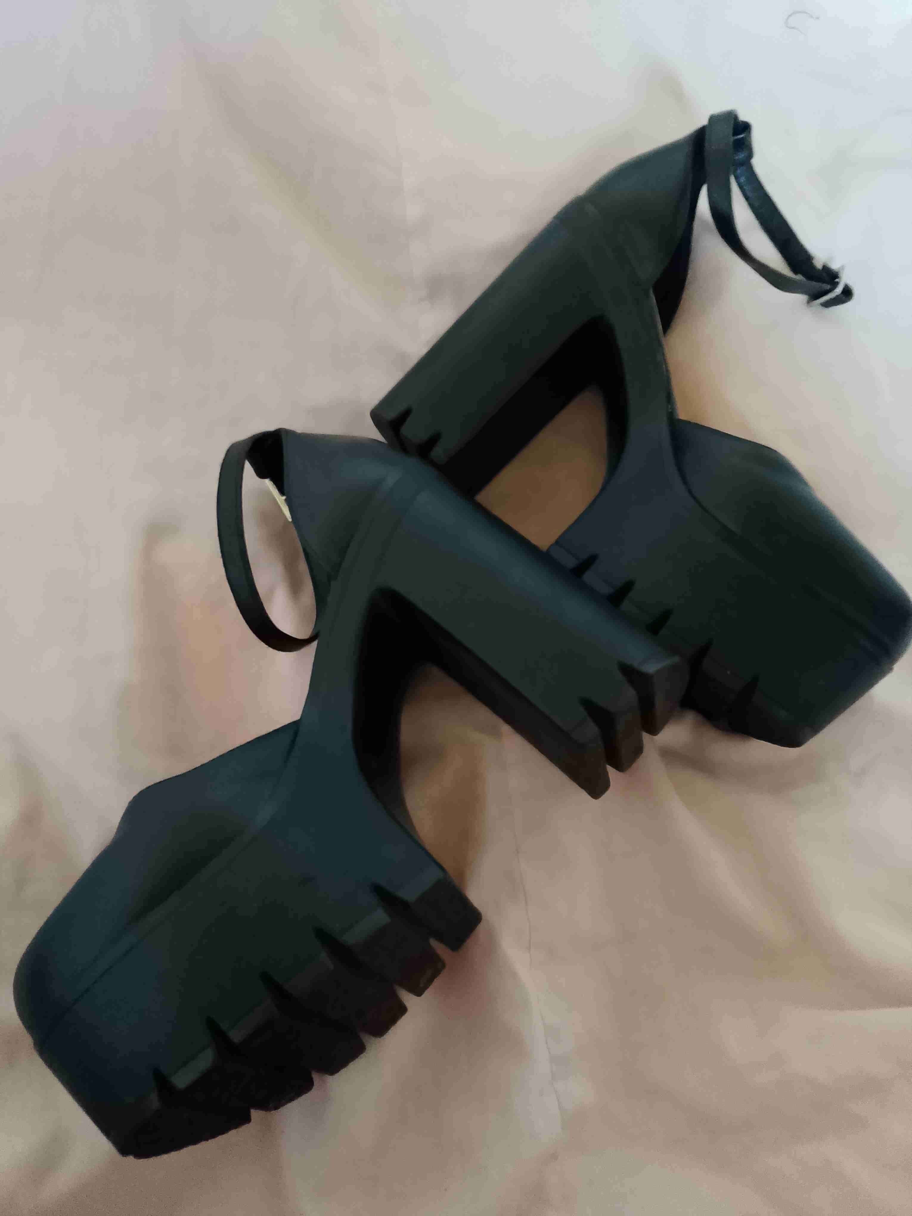 Zapatos de tacón alto negro - miniatura 2