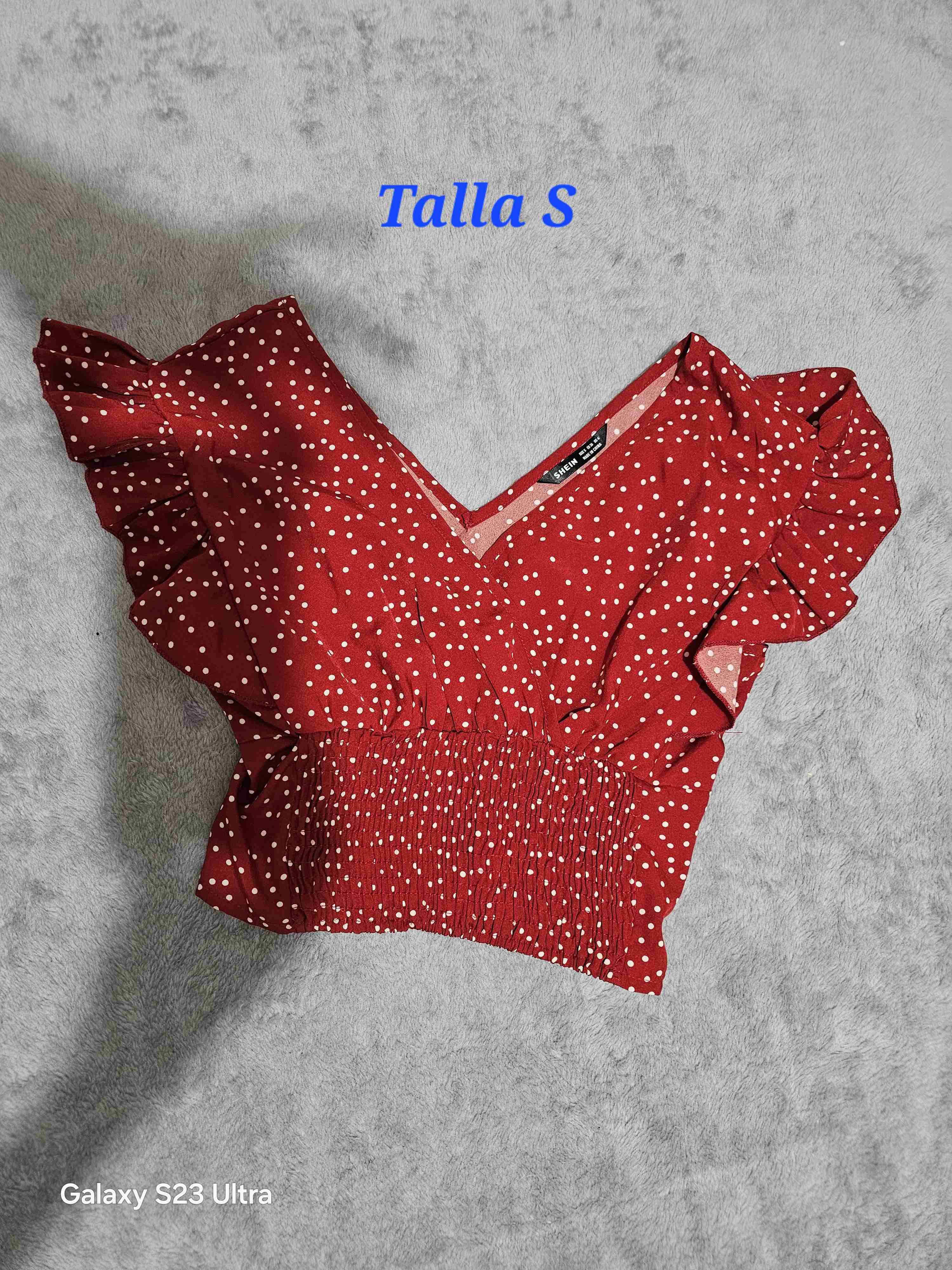 Blusa roja con puntos - miniatura 1
