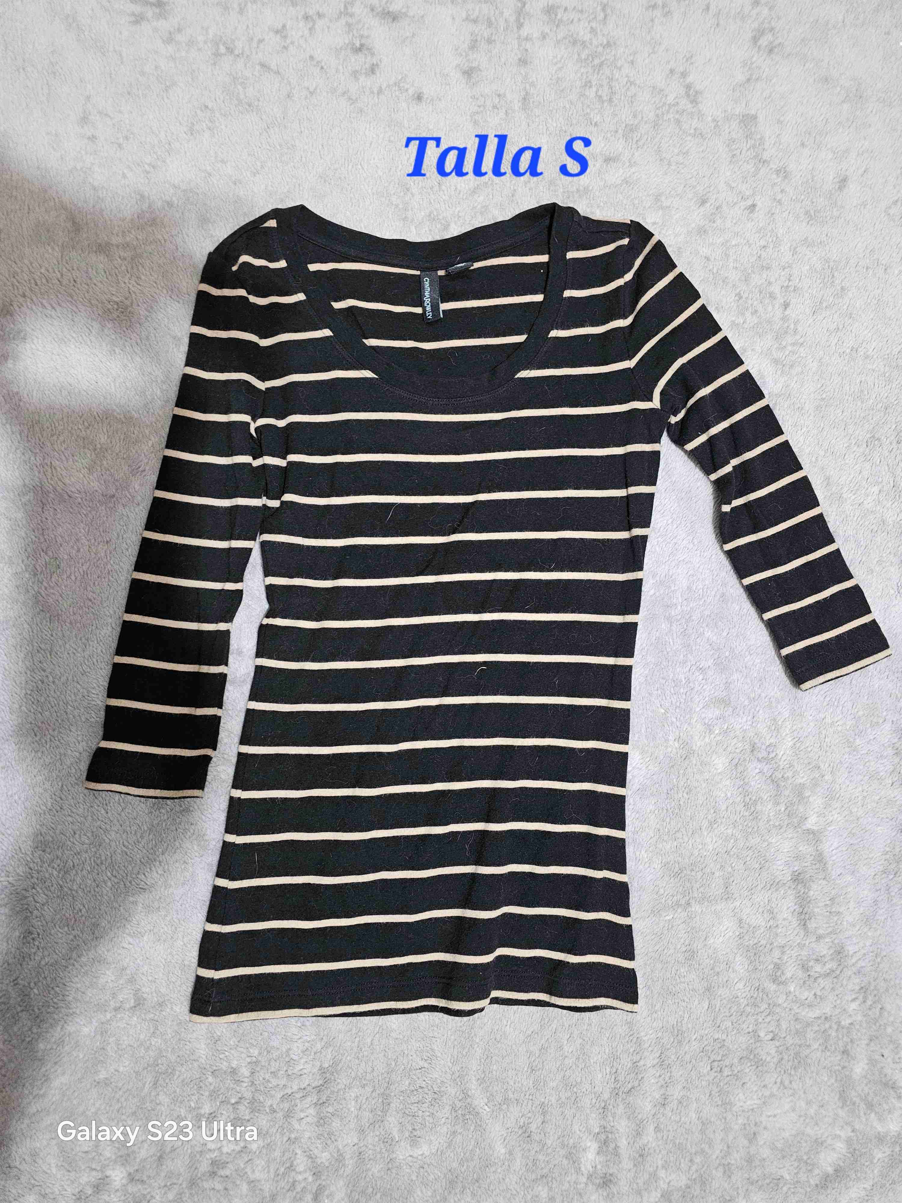 Blusa roja con puntos - miniatura 5