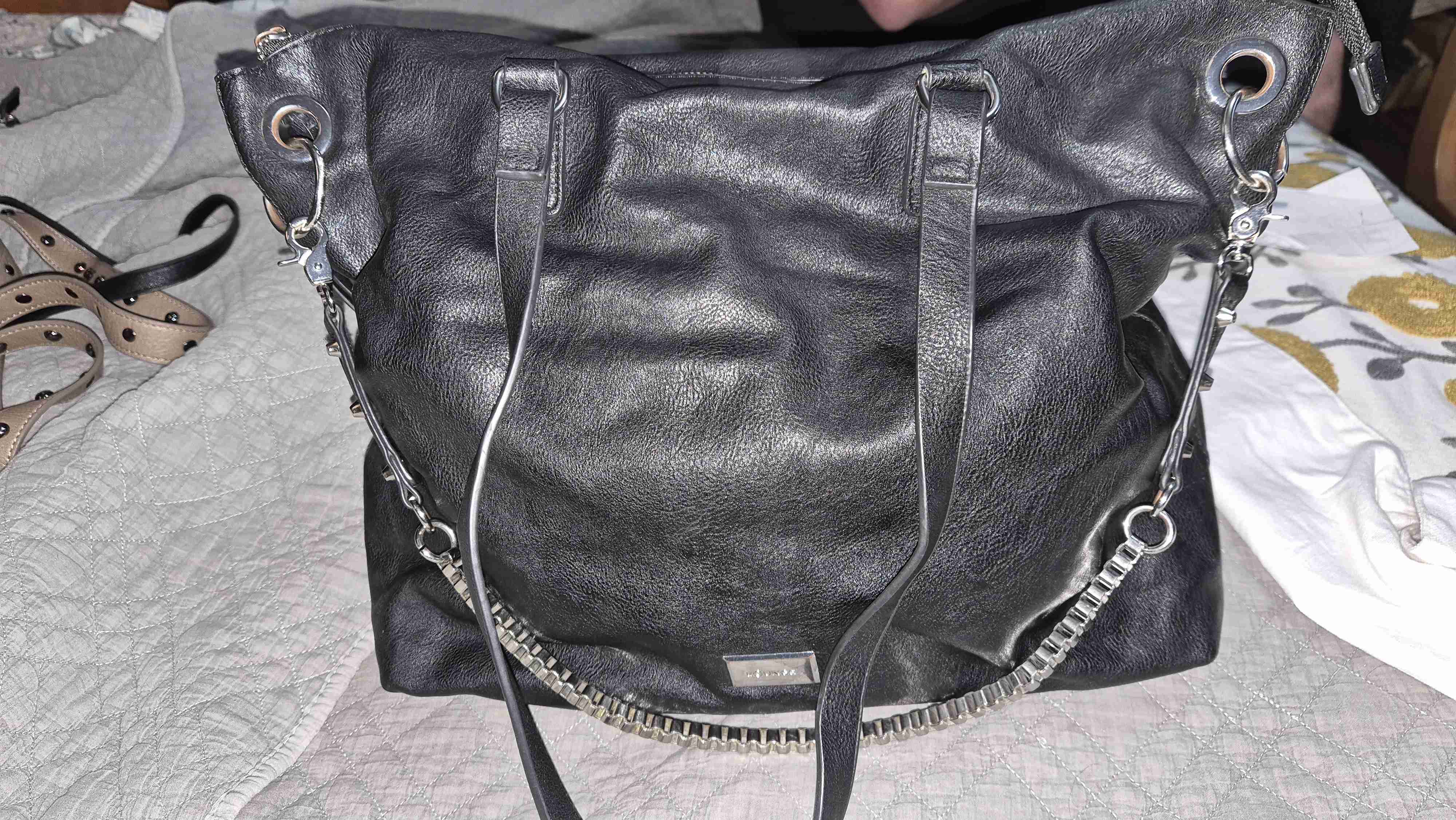 Bolso negro grande de simil cuero - miniatura 1