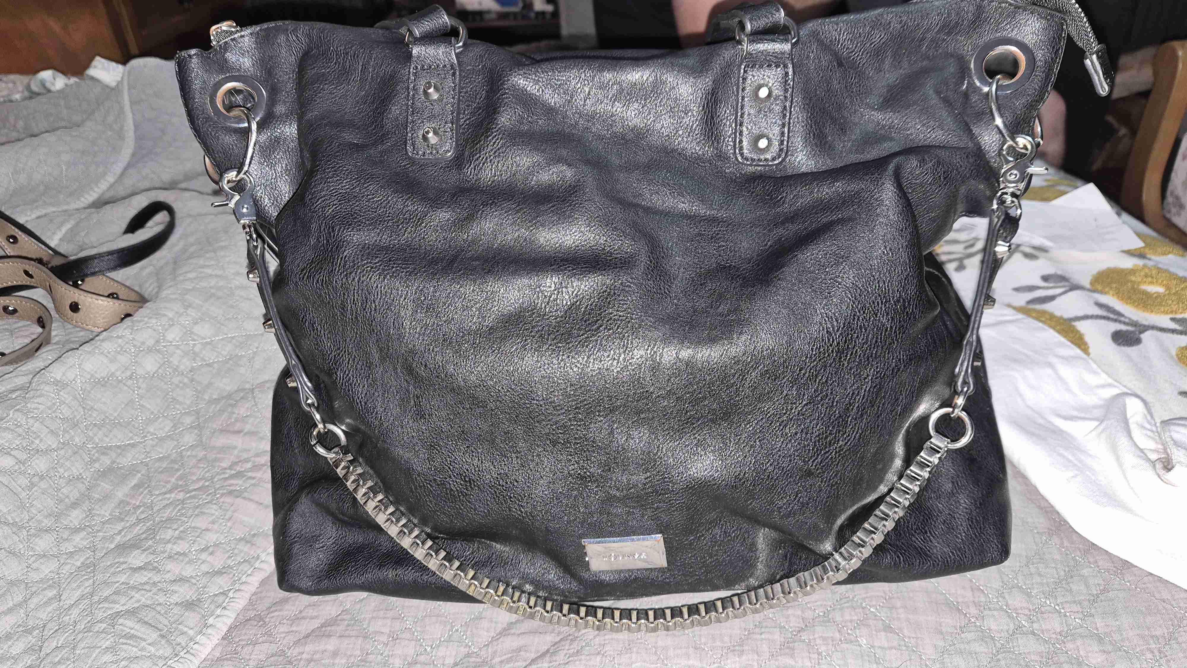 Bolso negro grande de simil cuero - miniatura 3