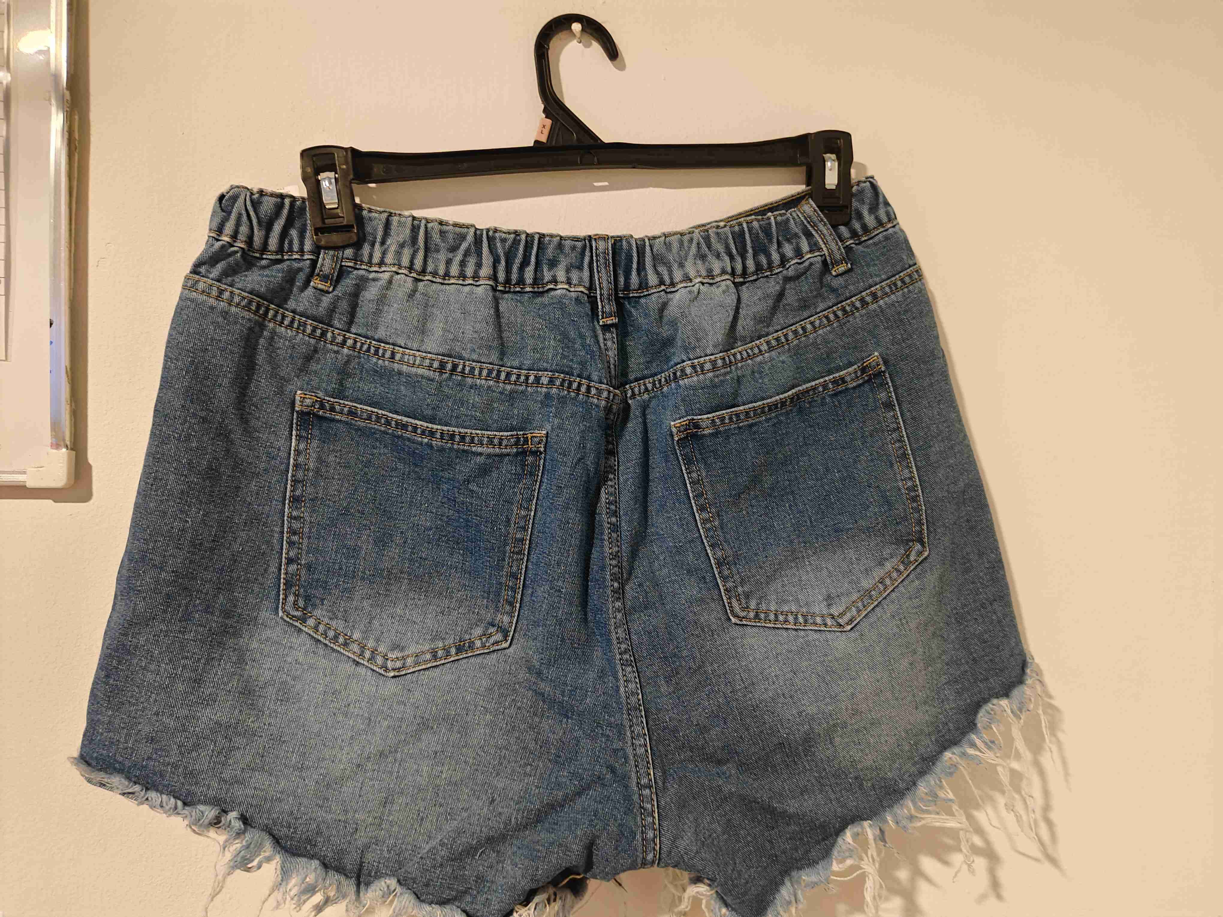 Shorts de mezclilla desgastados - 2