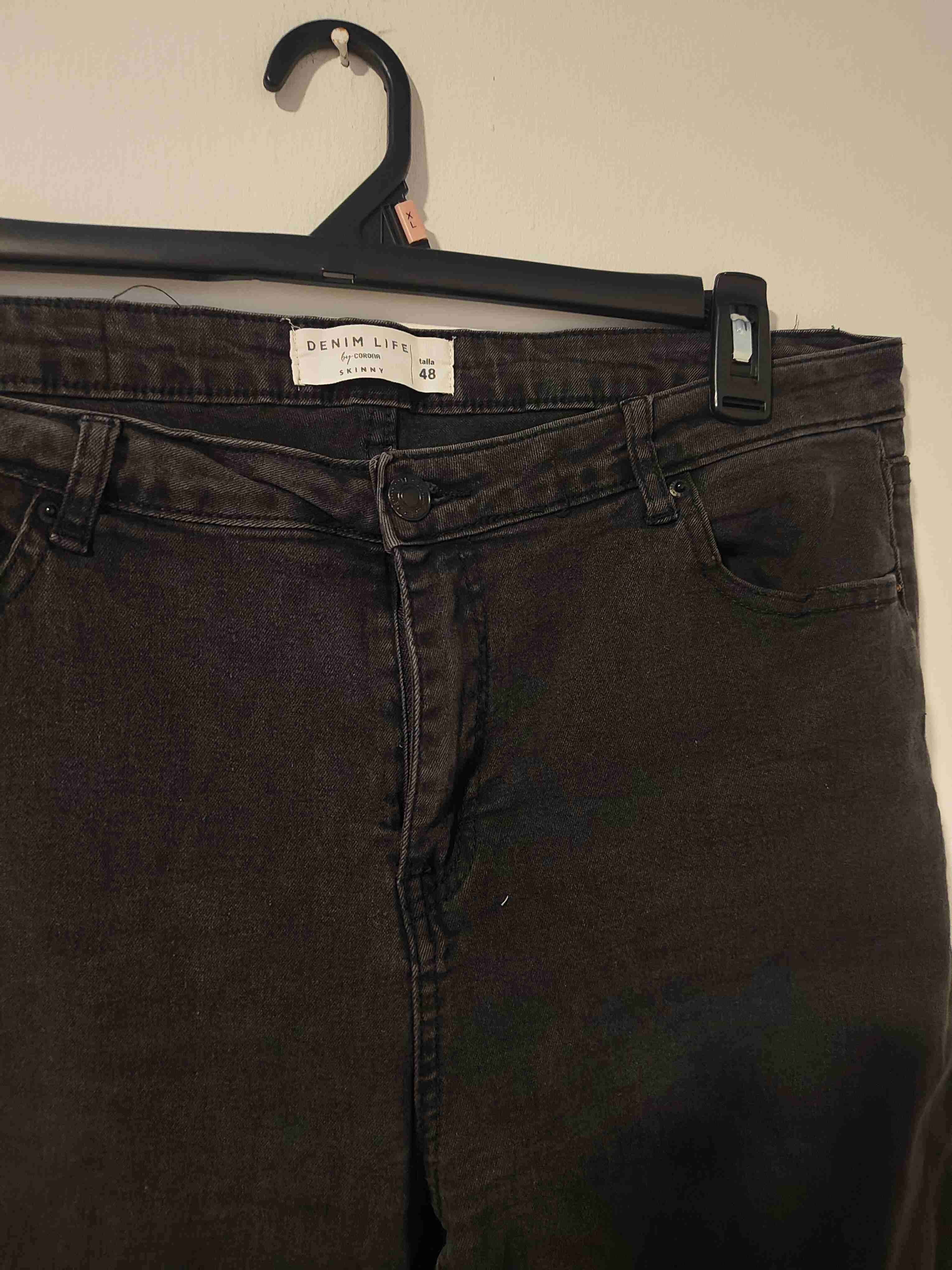 Jeans negros con roturas - miniatura 2