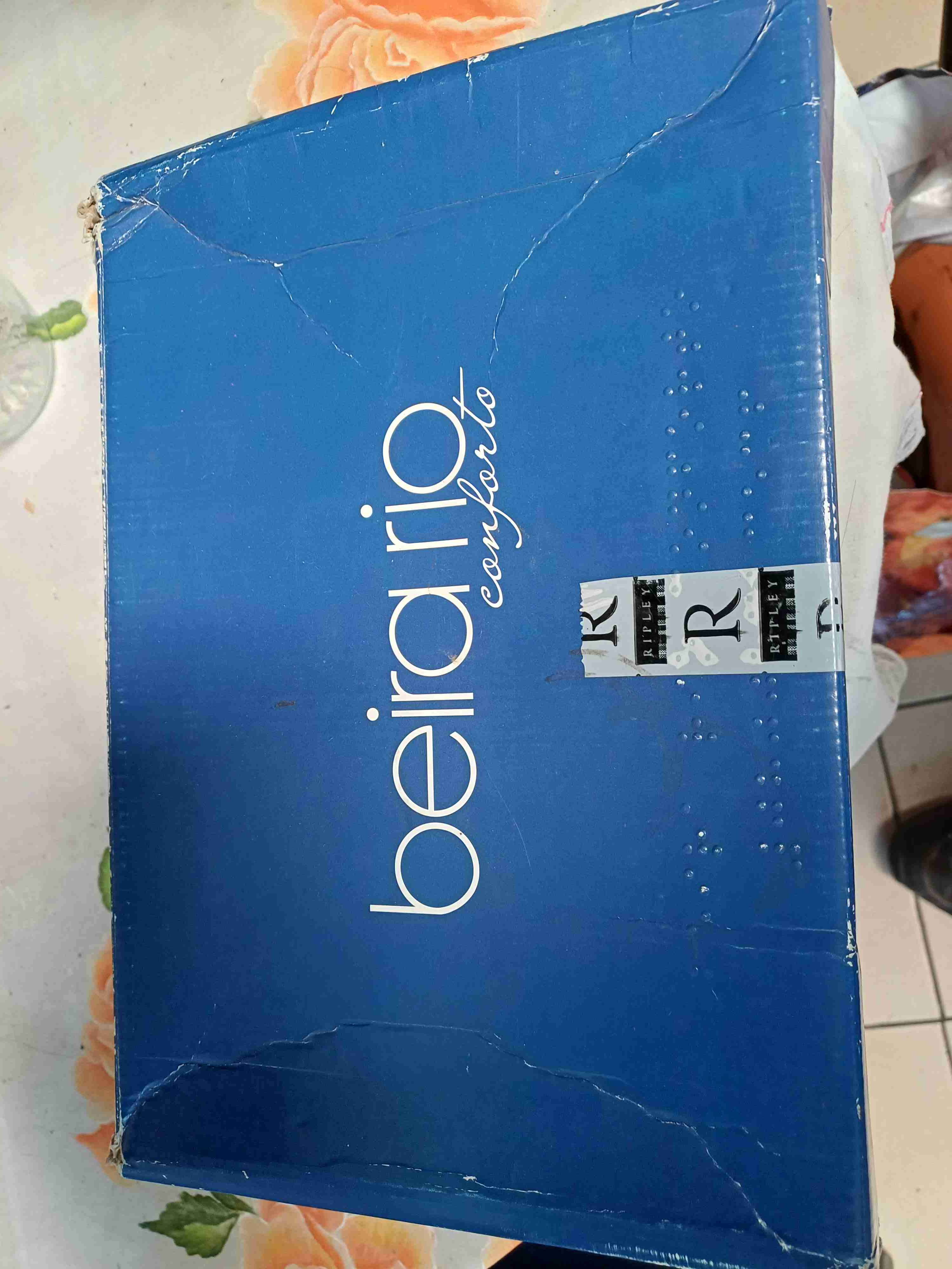 Zapatillas blancas con detalle dorado - miniatura 2