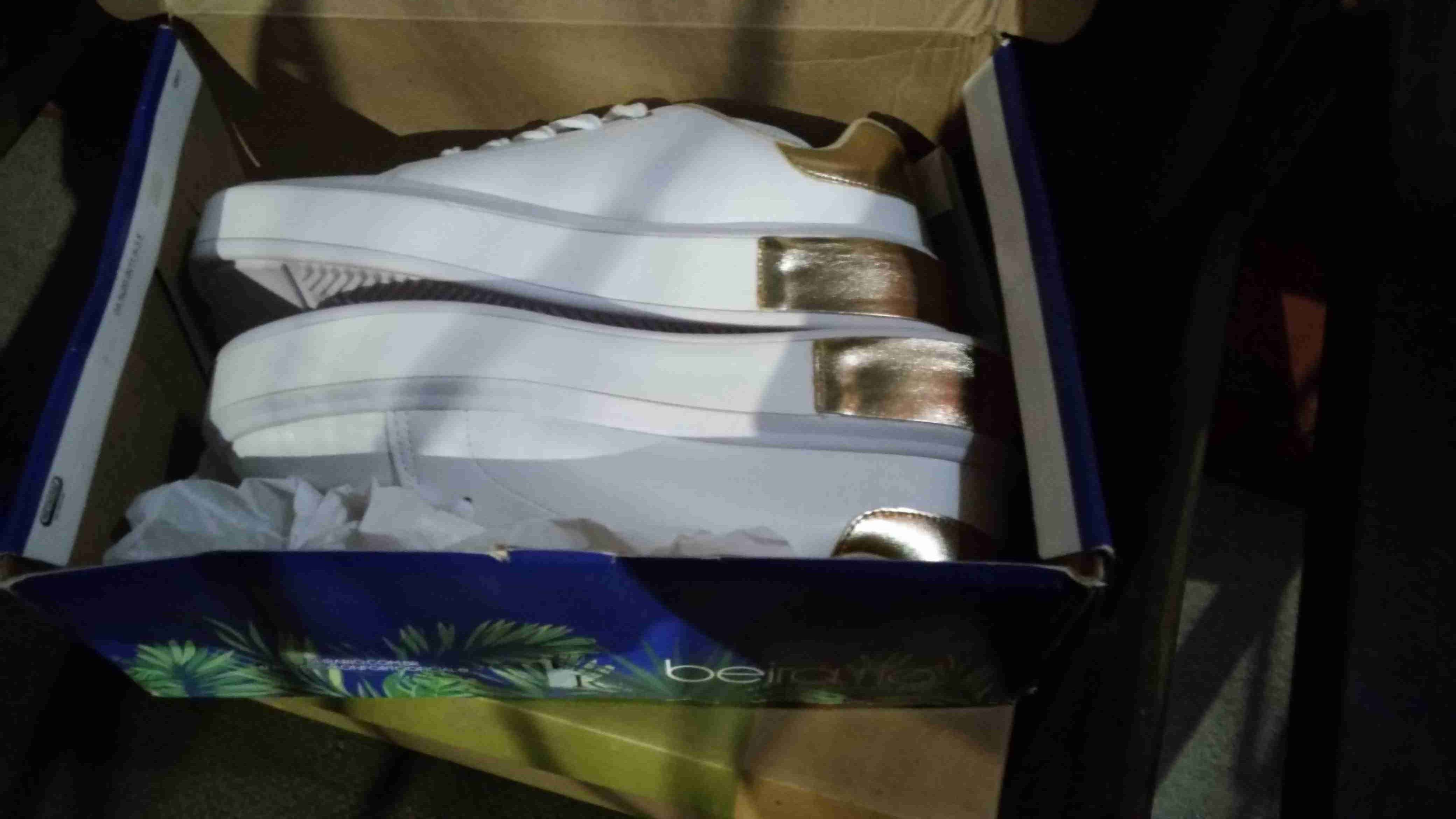 Zapatillas blancas con detalle dorado - miniatura 5