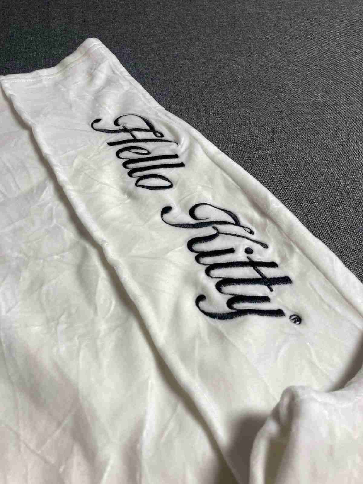 Buzo Hello Kitty Forever 21 - miniatura 2