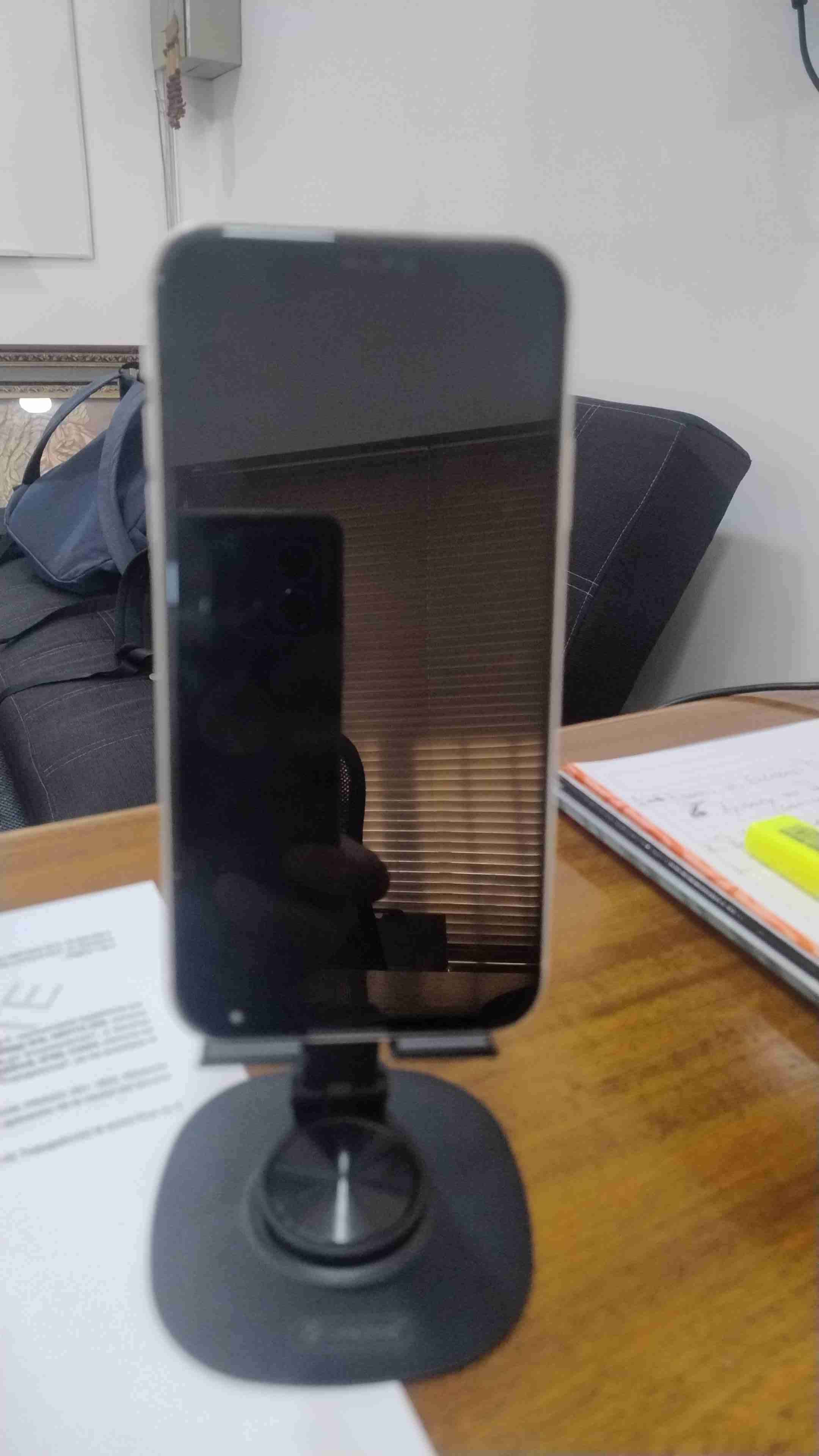 iPhone 11 blanco en buen estado - miniatura 2