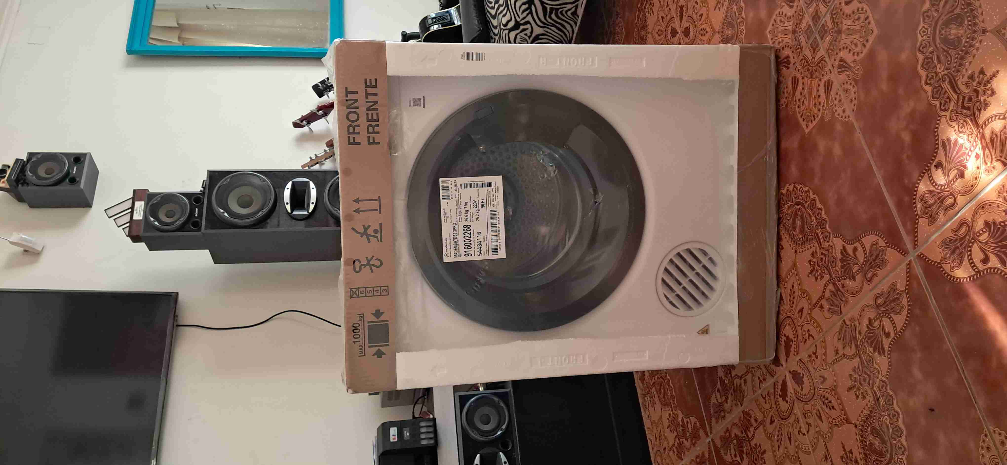 Secadora de ropa nueva en caja