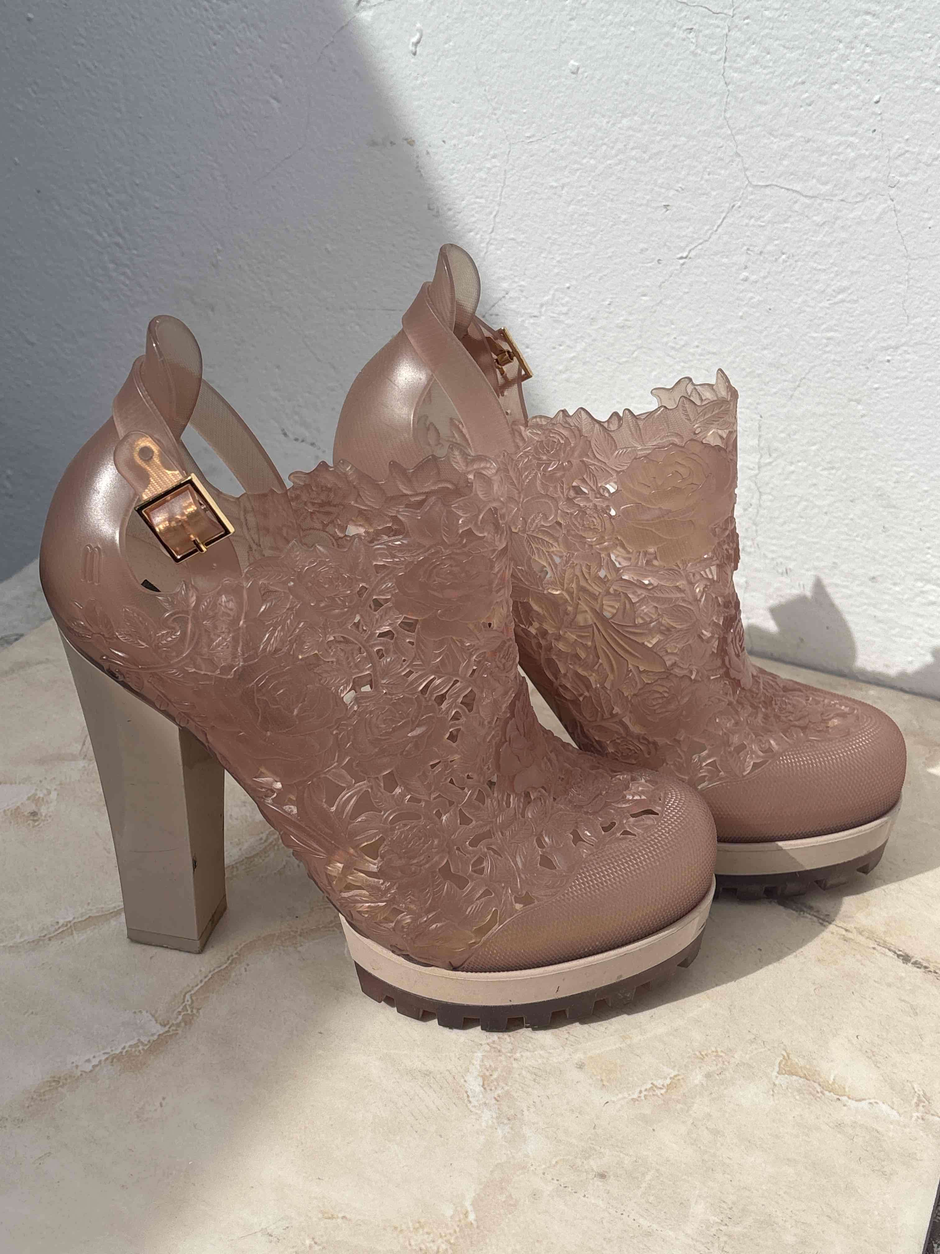 Zapatos de tacón altos rosa floral - miniatura 1