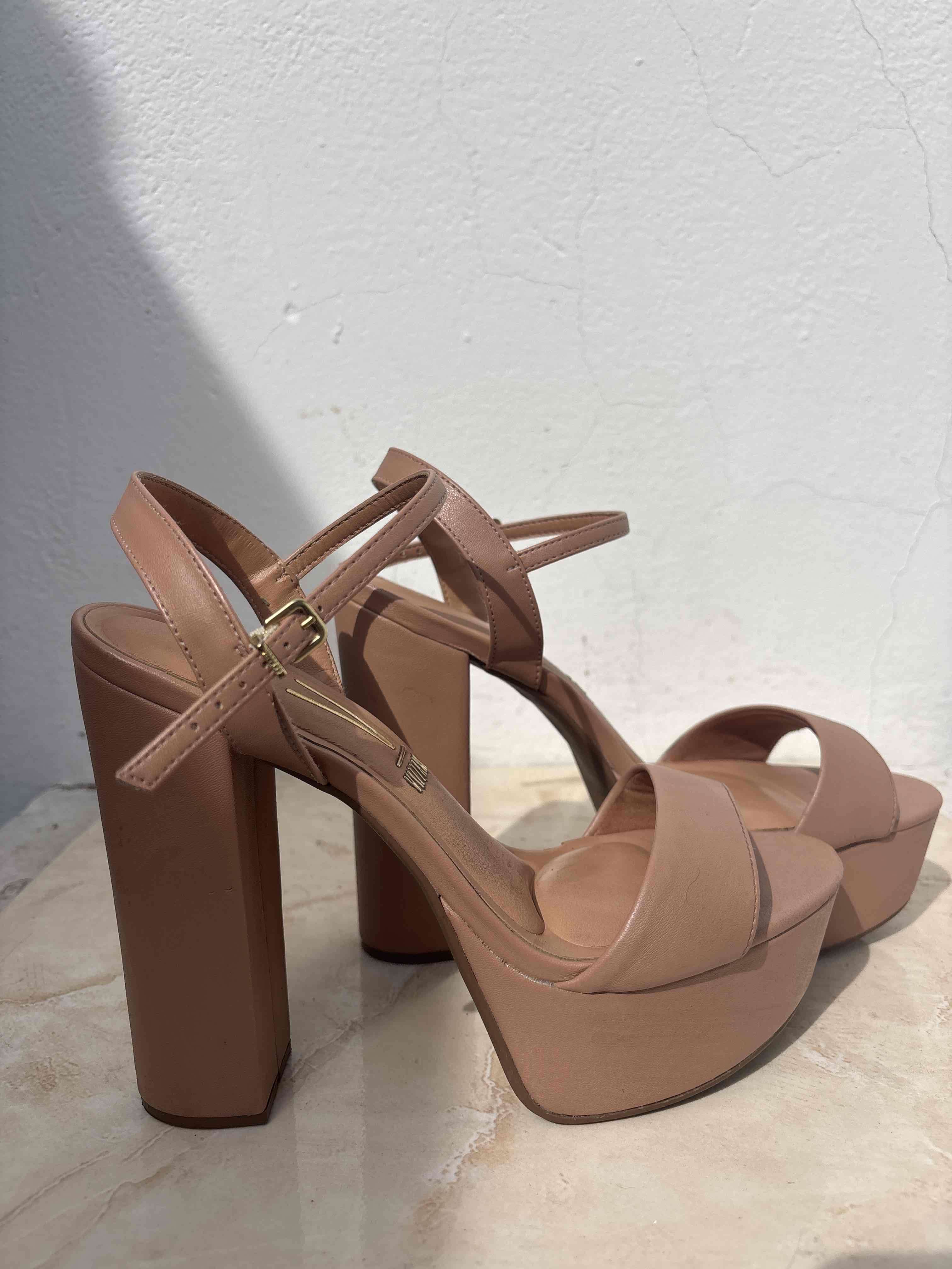 Tacones Altos Color Nude - miniatura 1