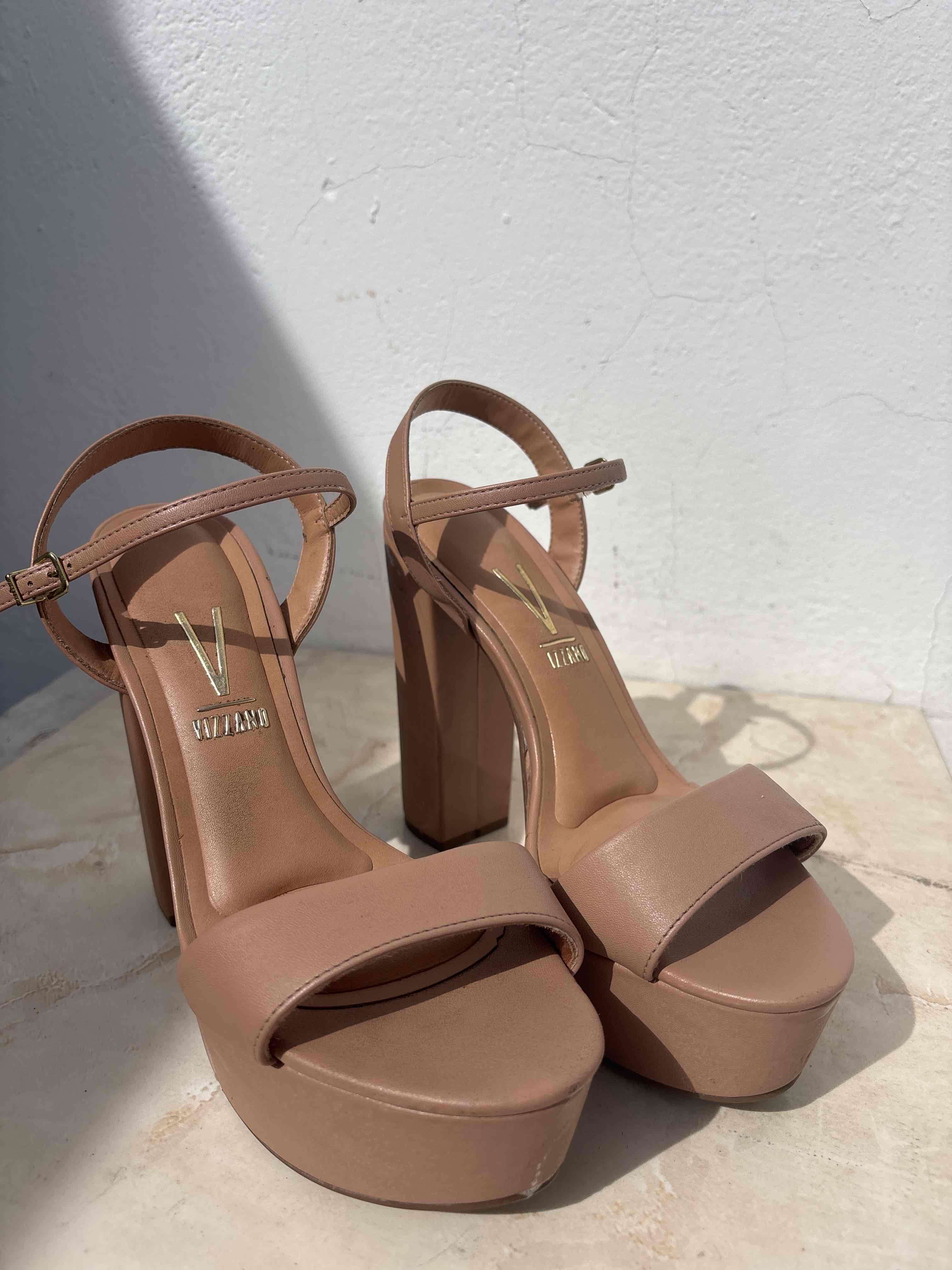 Tacones Altos Color Nude - miniatura 2