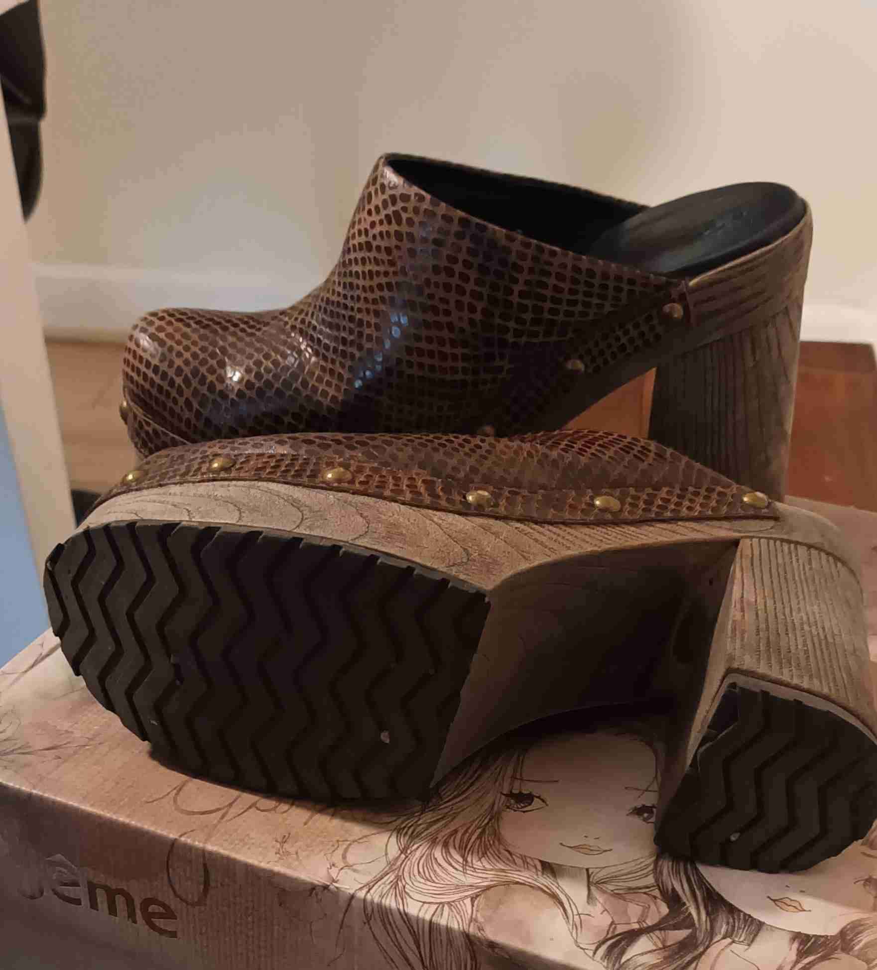 Zuecos marrones de cuero - miniatura 2