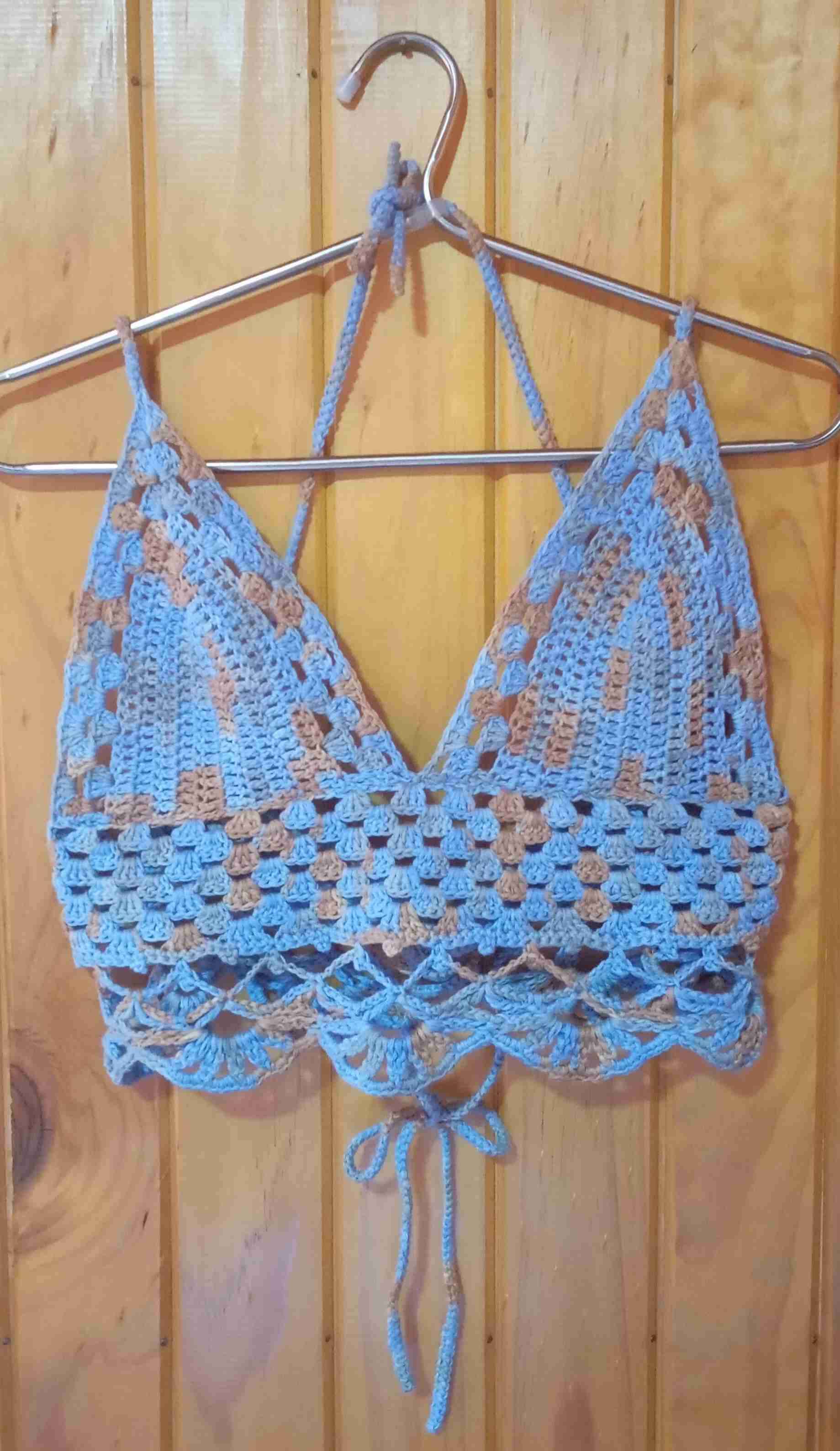 Top de crochet azul y beige - miniatura 1