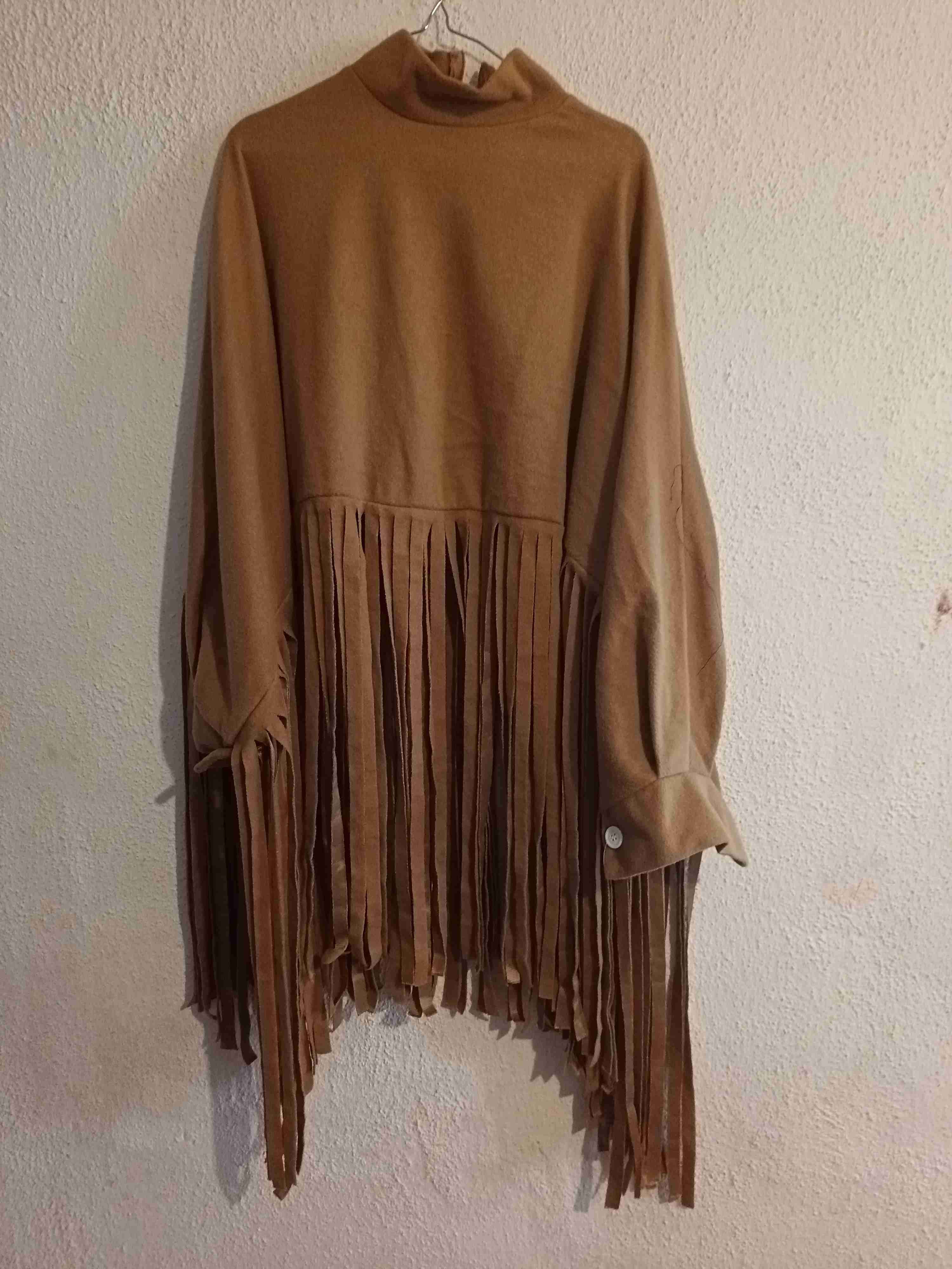 Poncho marrón con flecos y manga con puño - miniatura 1
