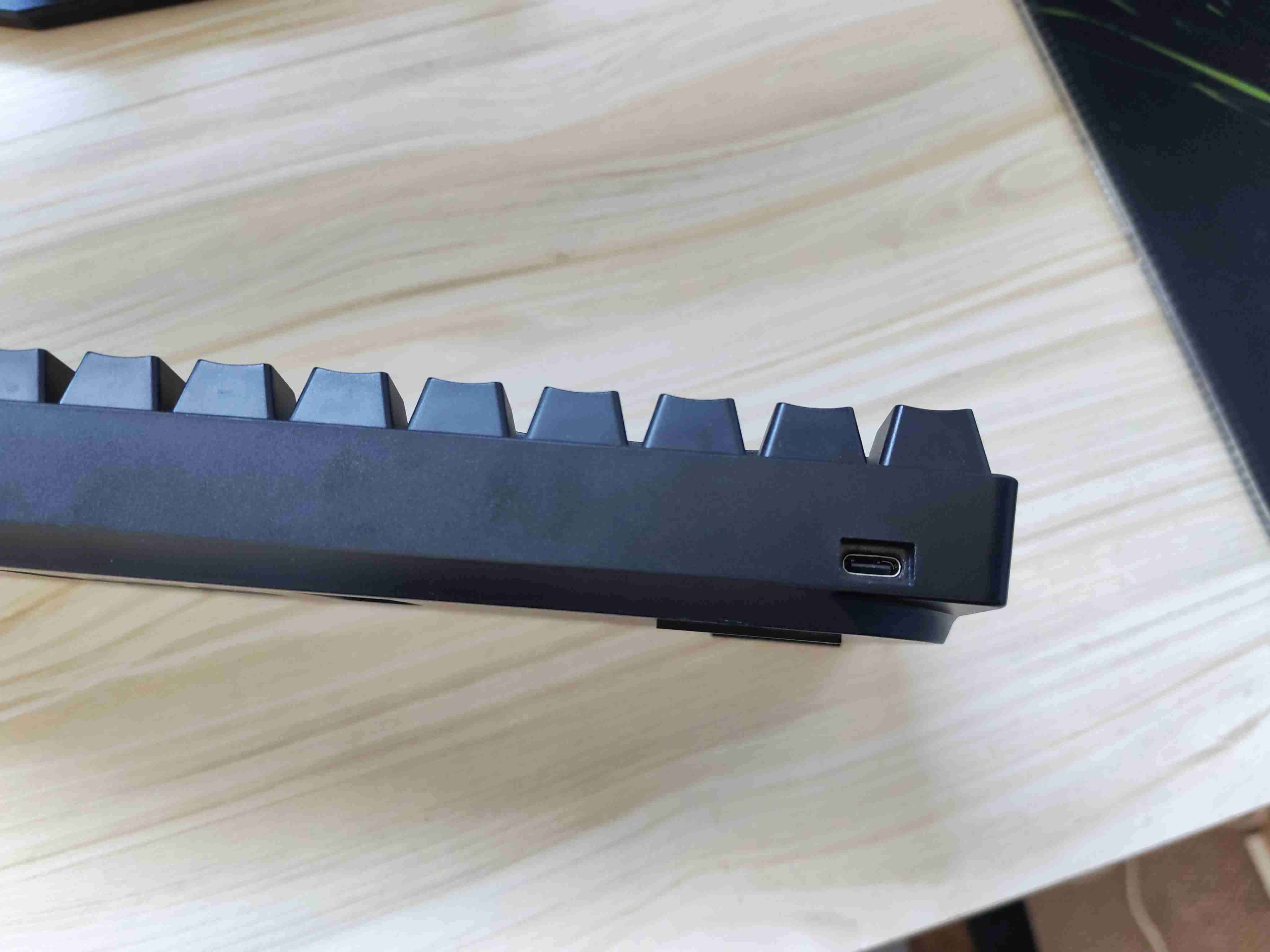 Teclado mecánico negro - miniatura 3