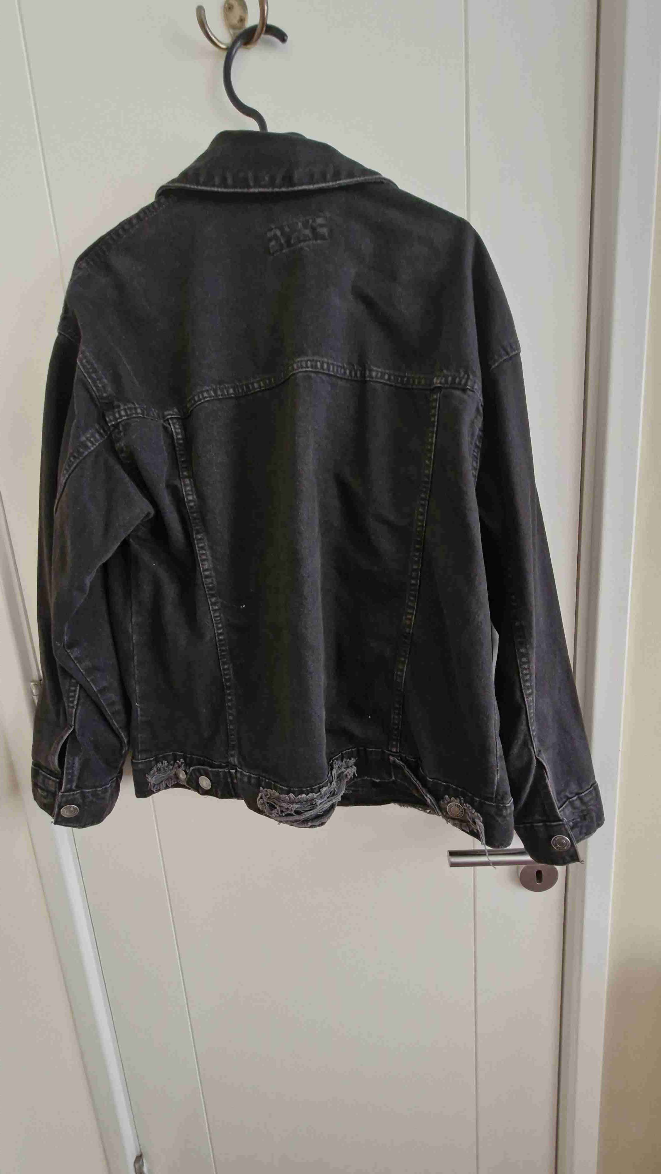 Chaqueta de mezclilla negra desgastada - miniatura 2