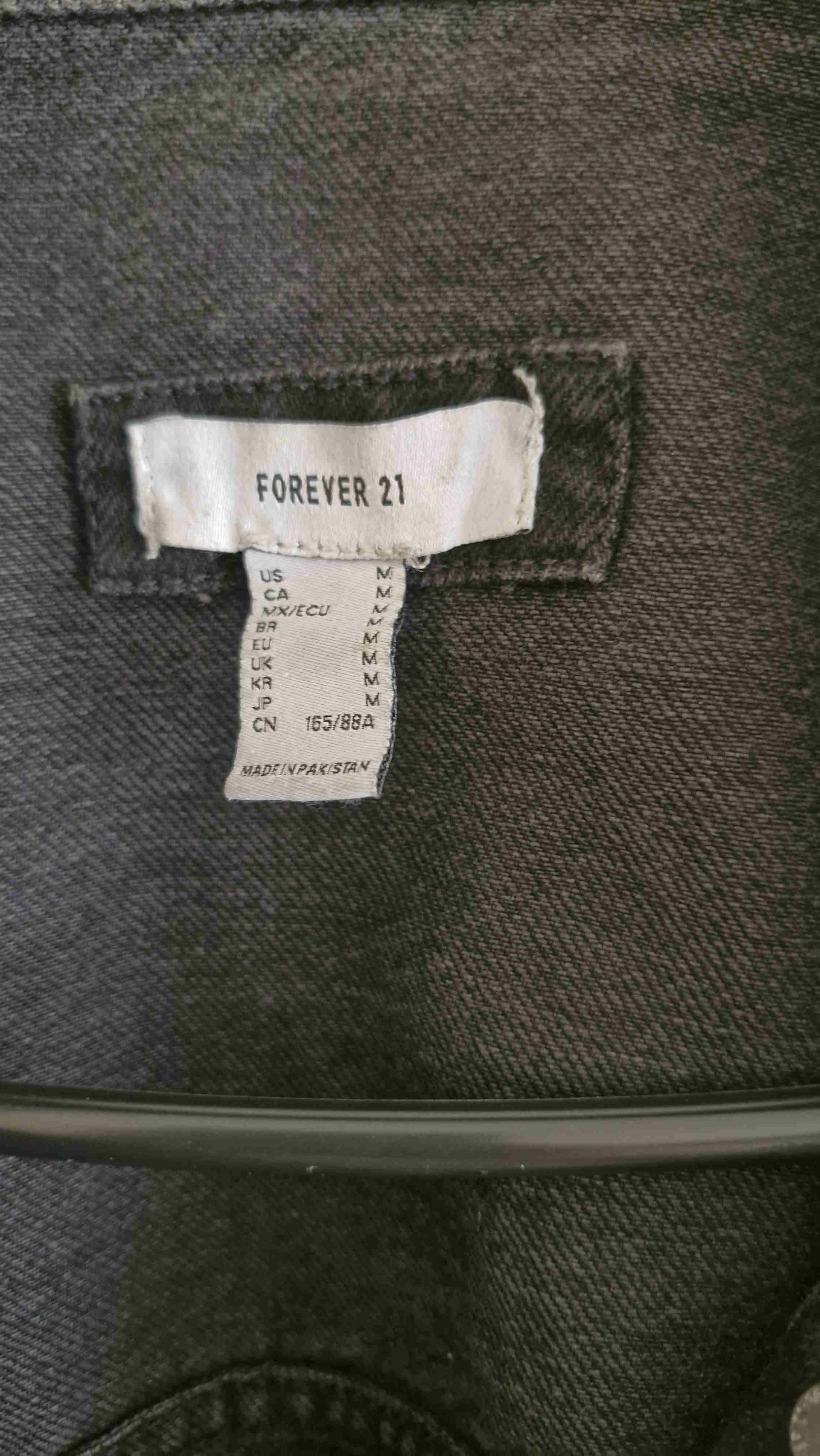 Chaqueta de mezclilla negra desgastada - miniatura 3