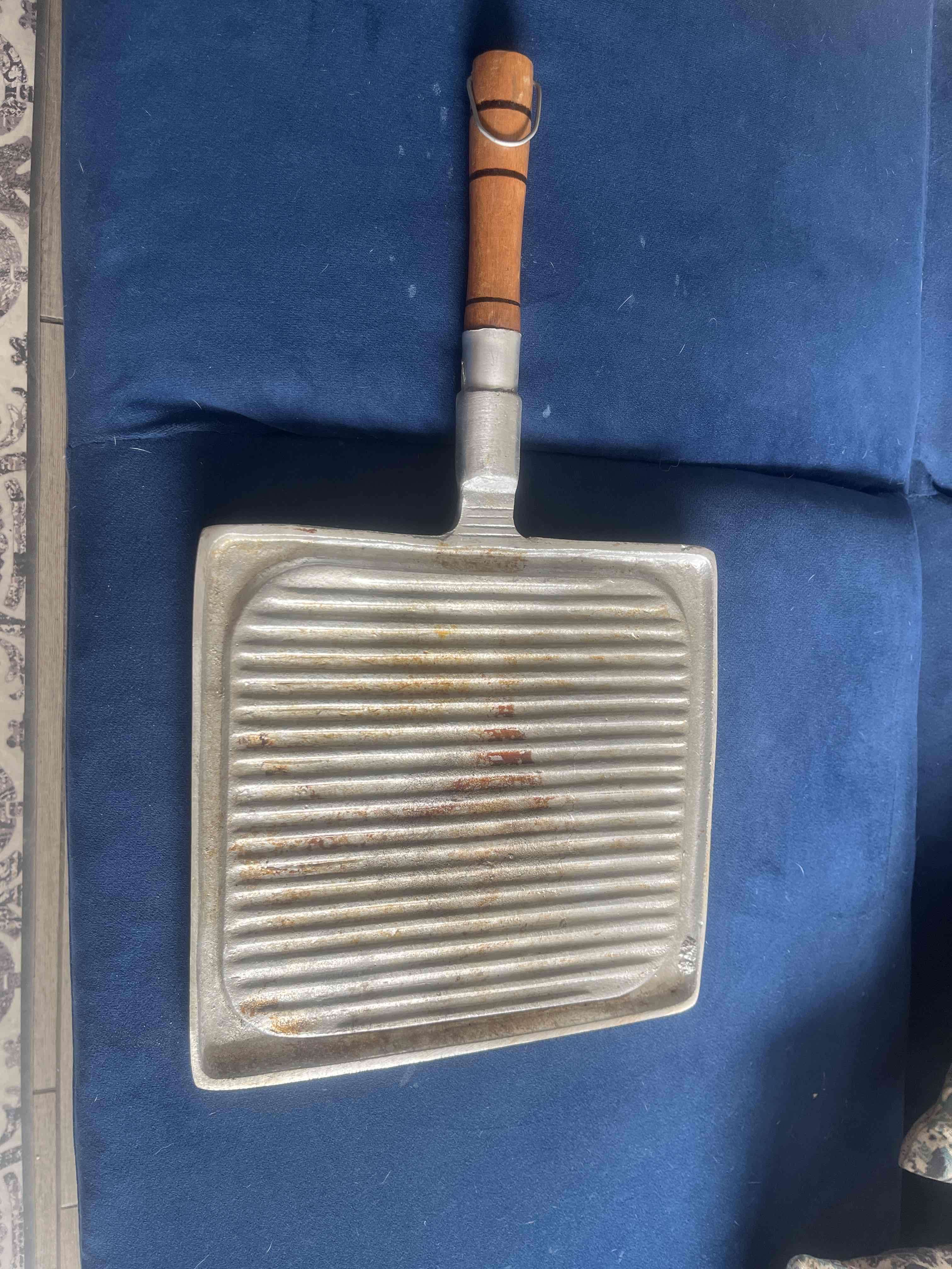 Parrilla cuadrada de hierro fundido de 25*25 cm