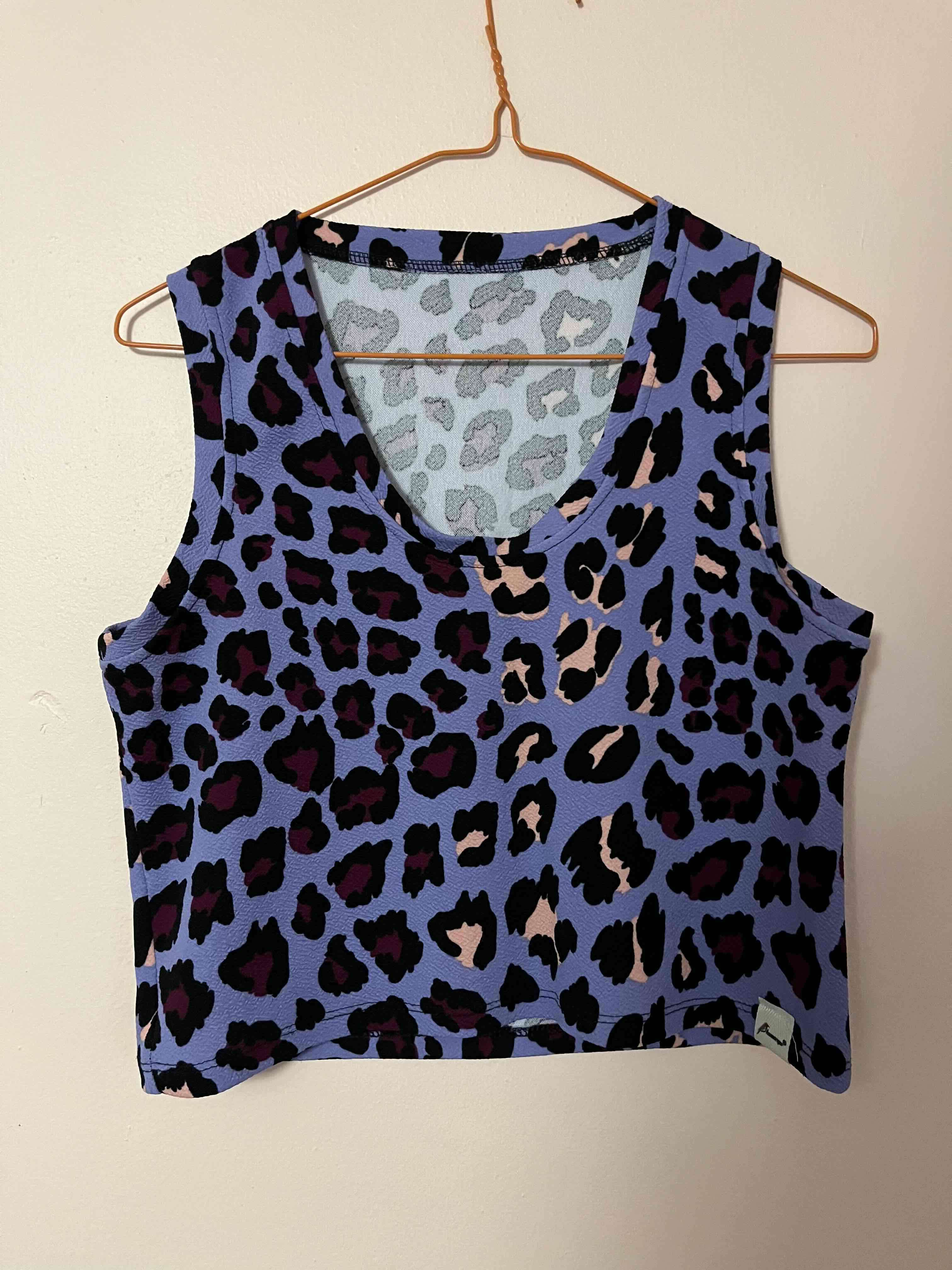 Top sin mangas estampado leopardo talla M aprox - miniatura 1
