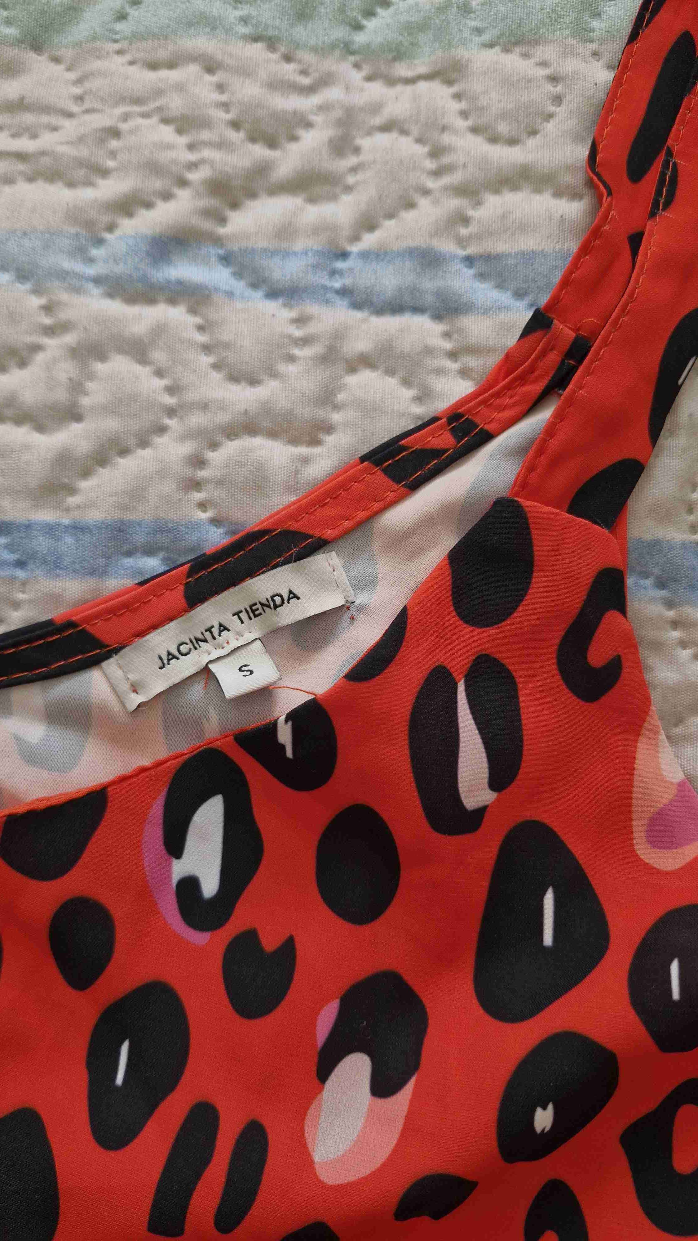 Top rojo con estampado animal print - miniatura 2